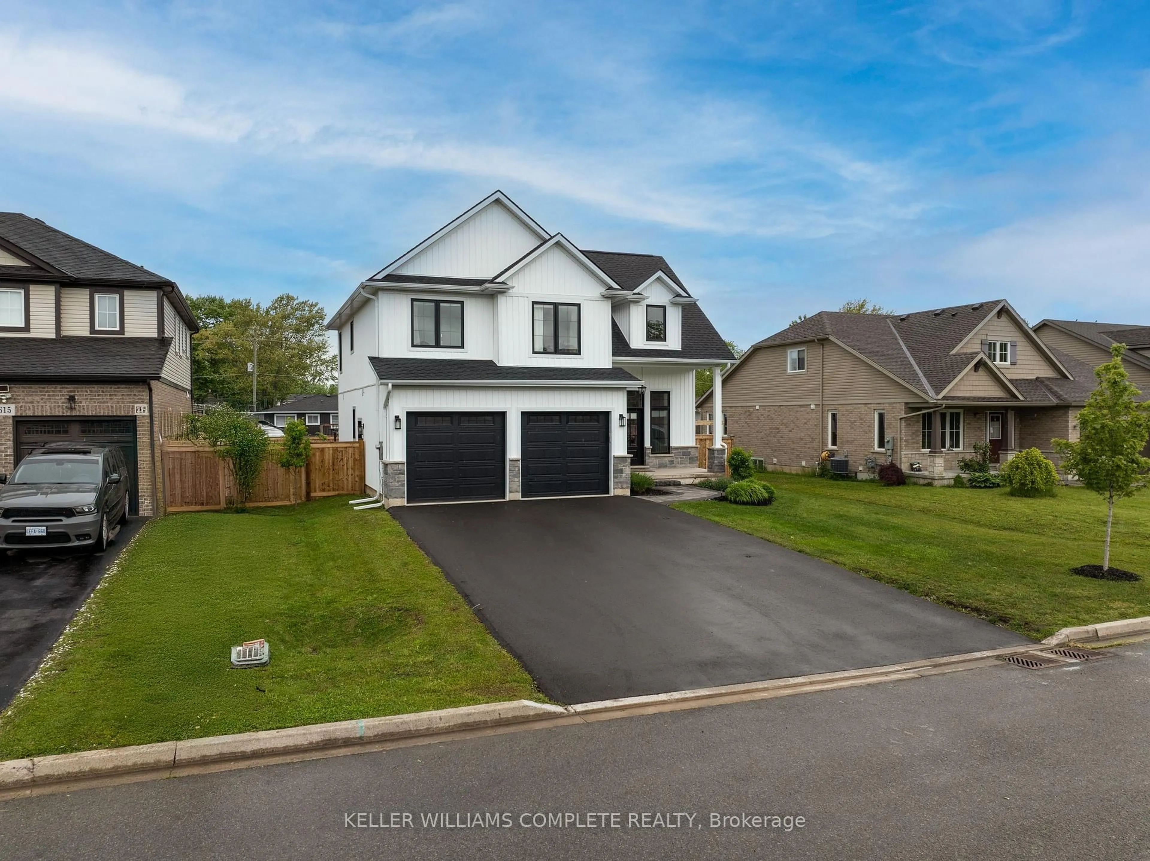 Home with vinyl exterior material, street for 619 Brian St, Fort Erie Ontario L2A 6W1