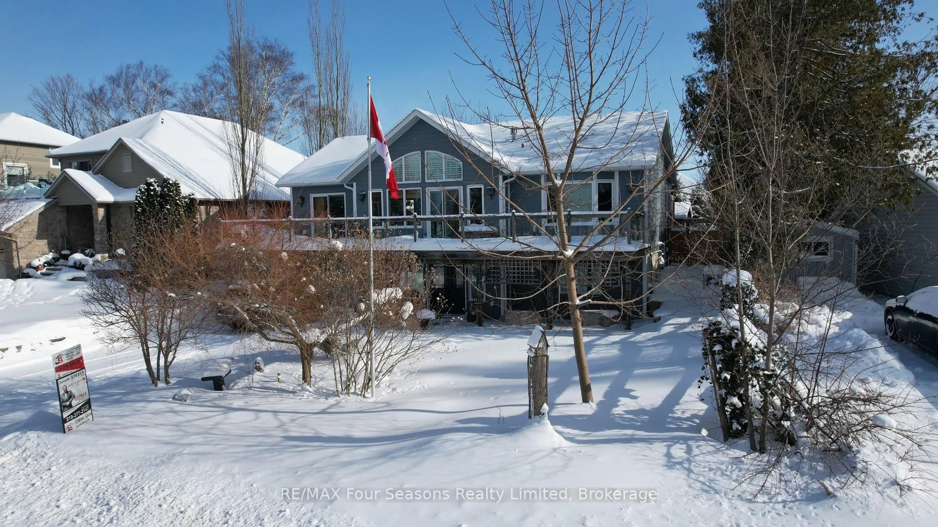 A pic from outside/outdoor area/front of a property/back of a property/a pic from drone, unknown for 26 Fenton Dr, Saugeen Shores Ontario N0H 2C6