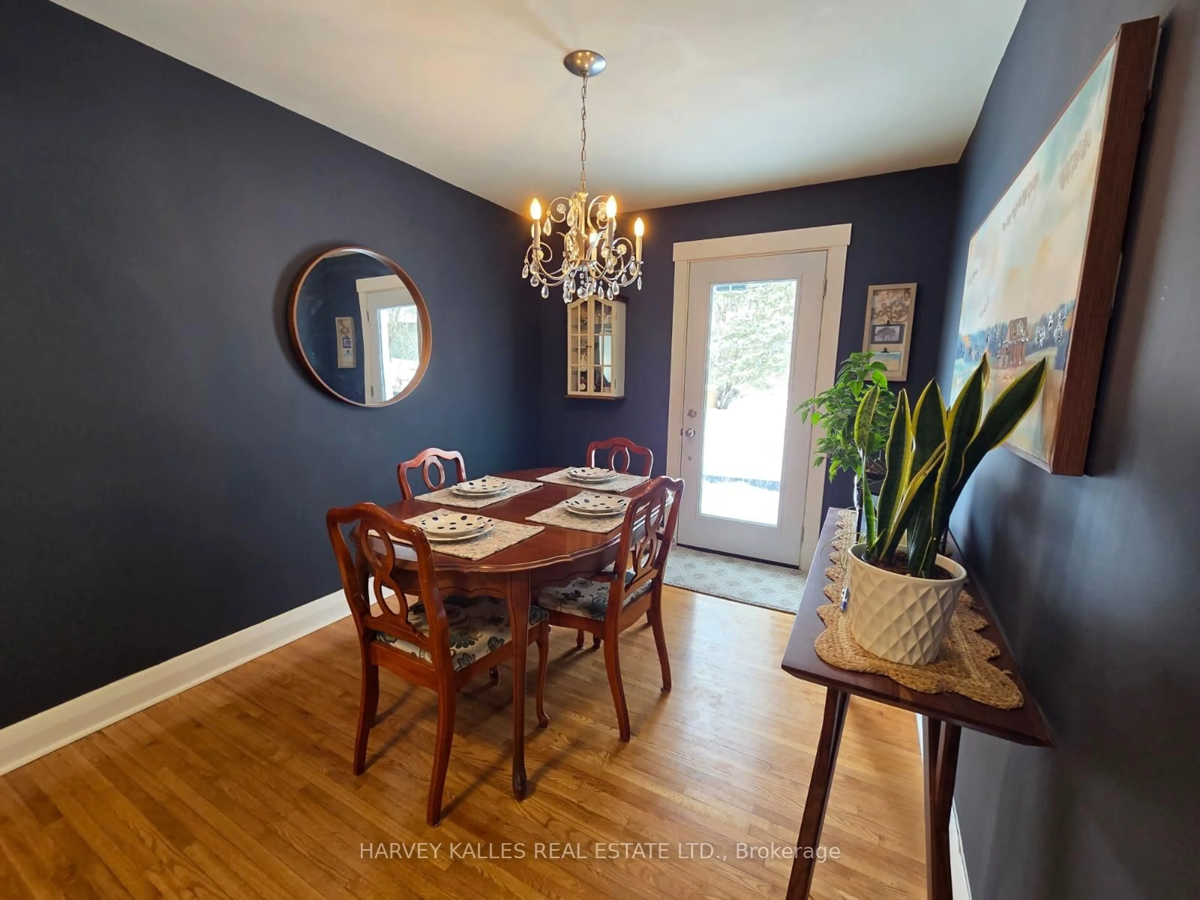 Dining room, wood/laminate floor for 112 DUMBLE Ave, Peterborough Ontario K9H 5A8