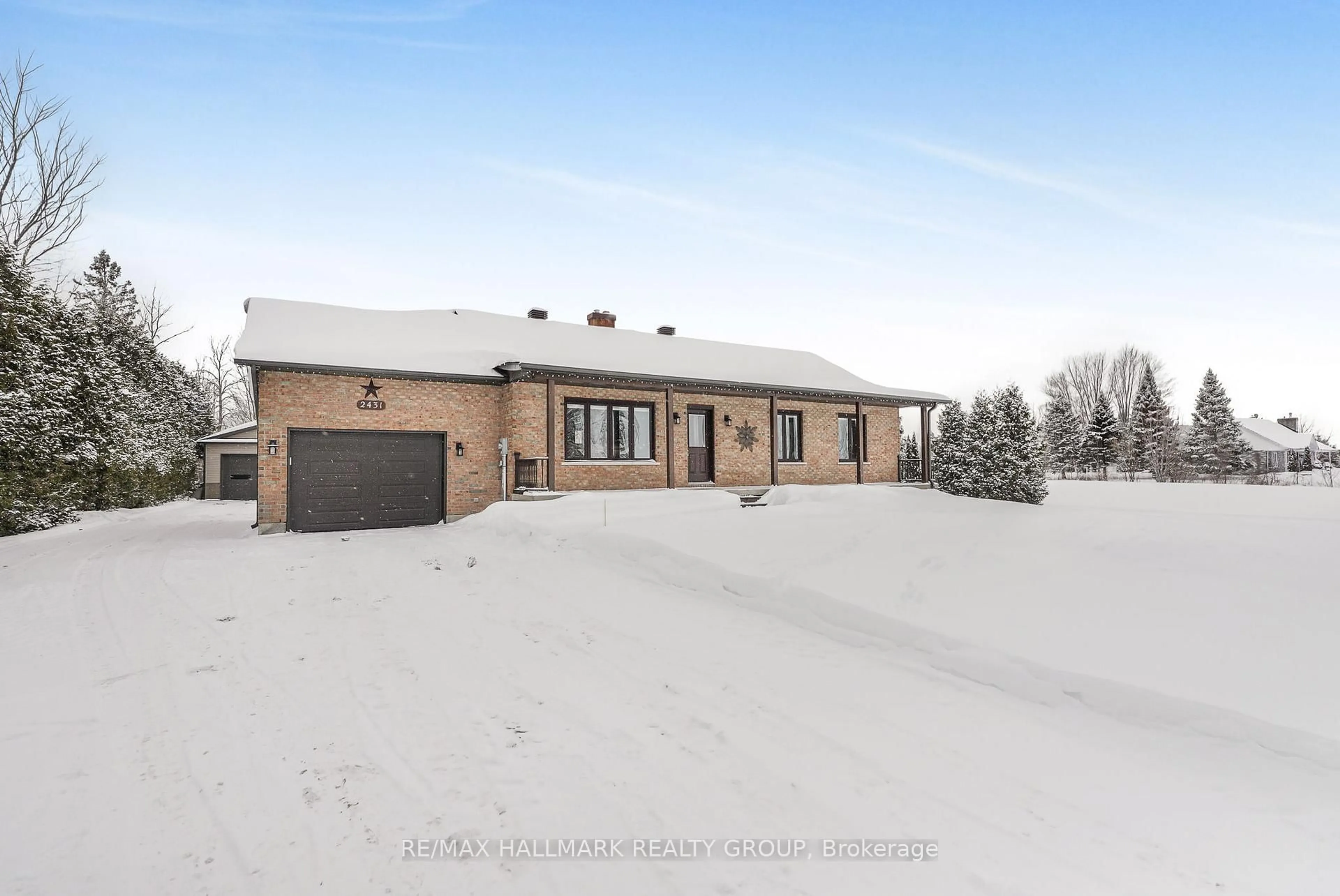 A pic from outside/outdoor area/front of a property/back of a property/a pic from drone, unknown for 2431 BAY Rd, Champlain Ontario K0B 1K0