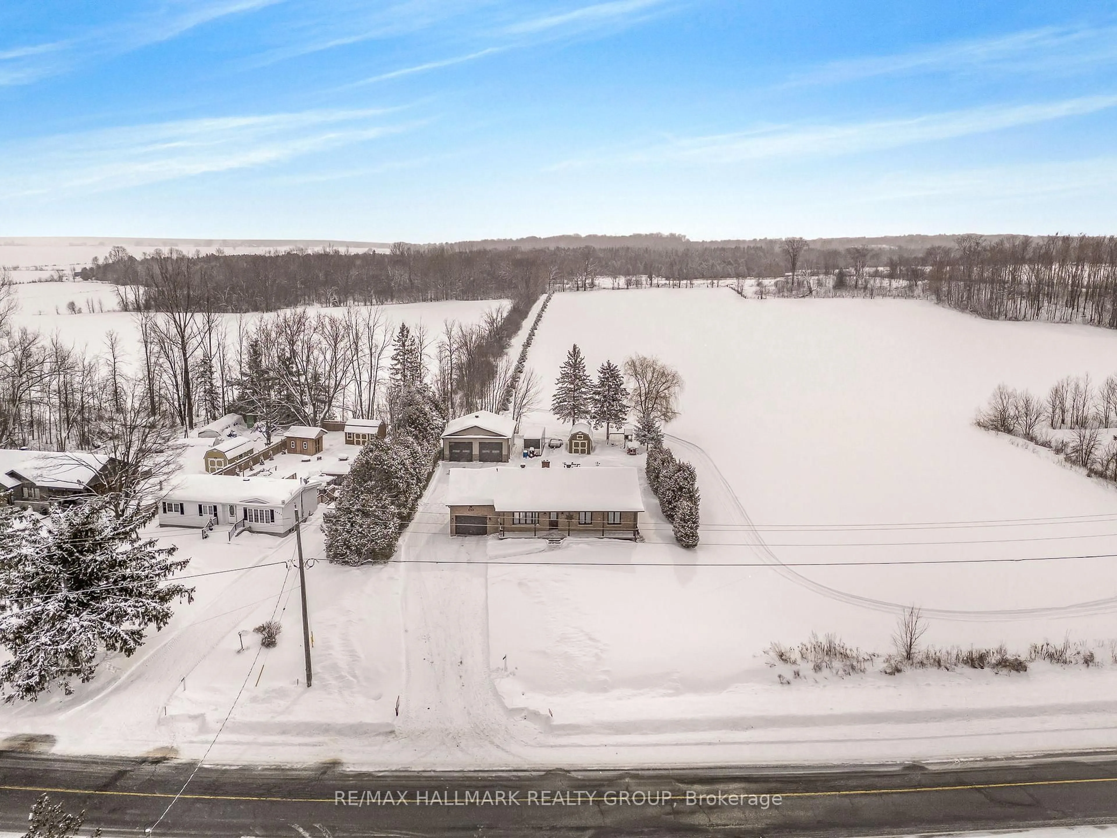 A pic from outside/outdoor area/front of a property/back of a property/a pic from drone, unknown for 2431 BAY Rd, Champlain Ontario K0B 1K0