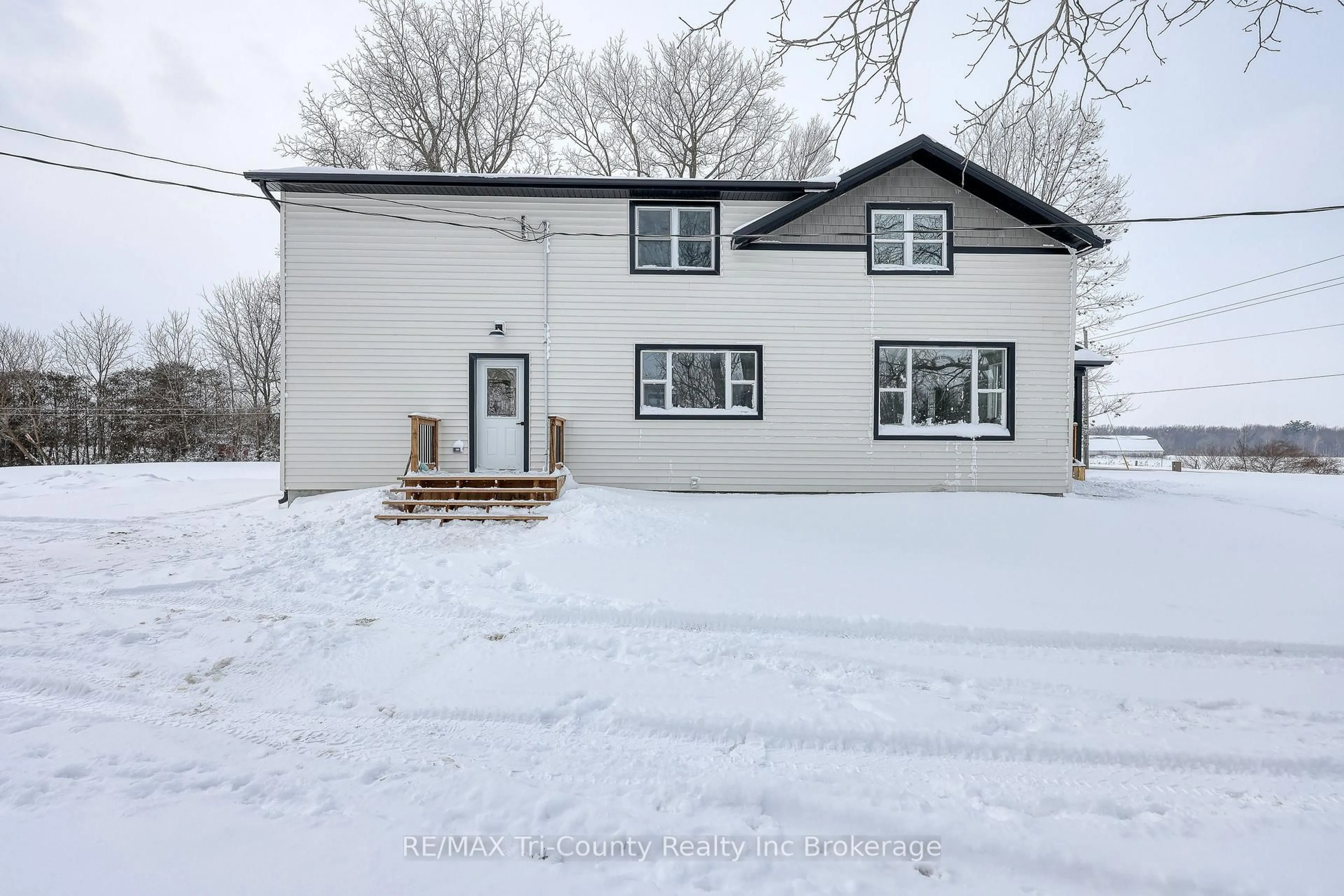 A pic from outside/outdoor area/front of a property/back of a property/a pic from drone, street for 50307 Talbot Line, Malahide Ontario N5H 2R1