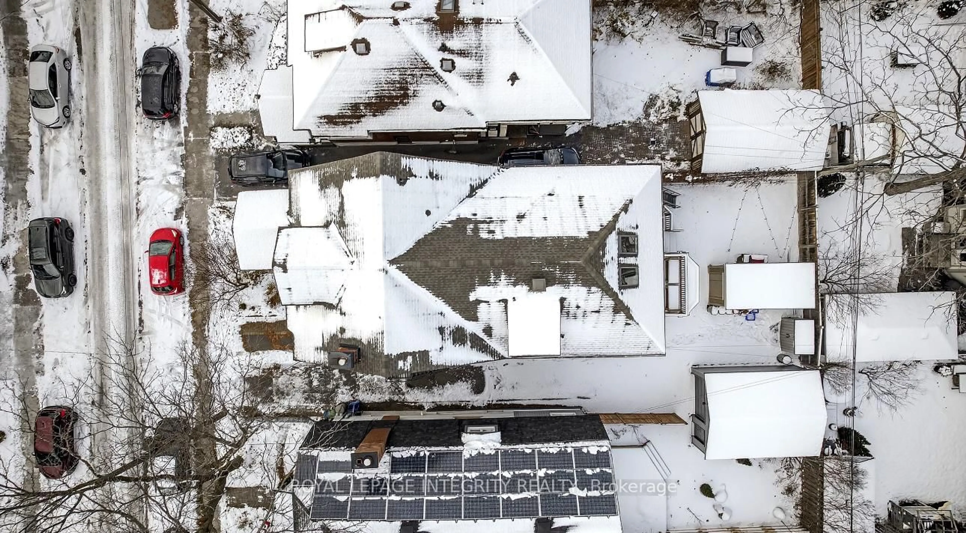 A pic from outside/outdoor area/front of a property/back of a property/a pic from drone, building for 73 Renfrew Ave, Ottawa Ontario K1S 1Z4