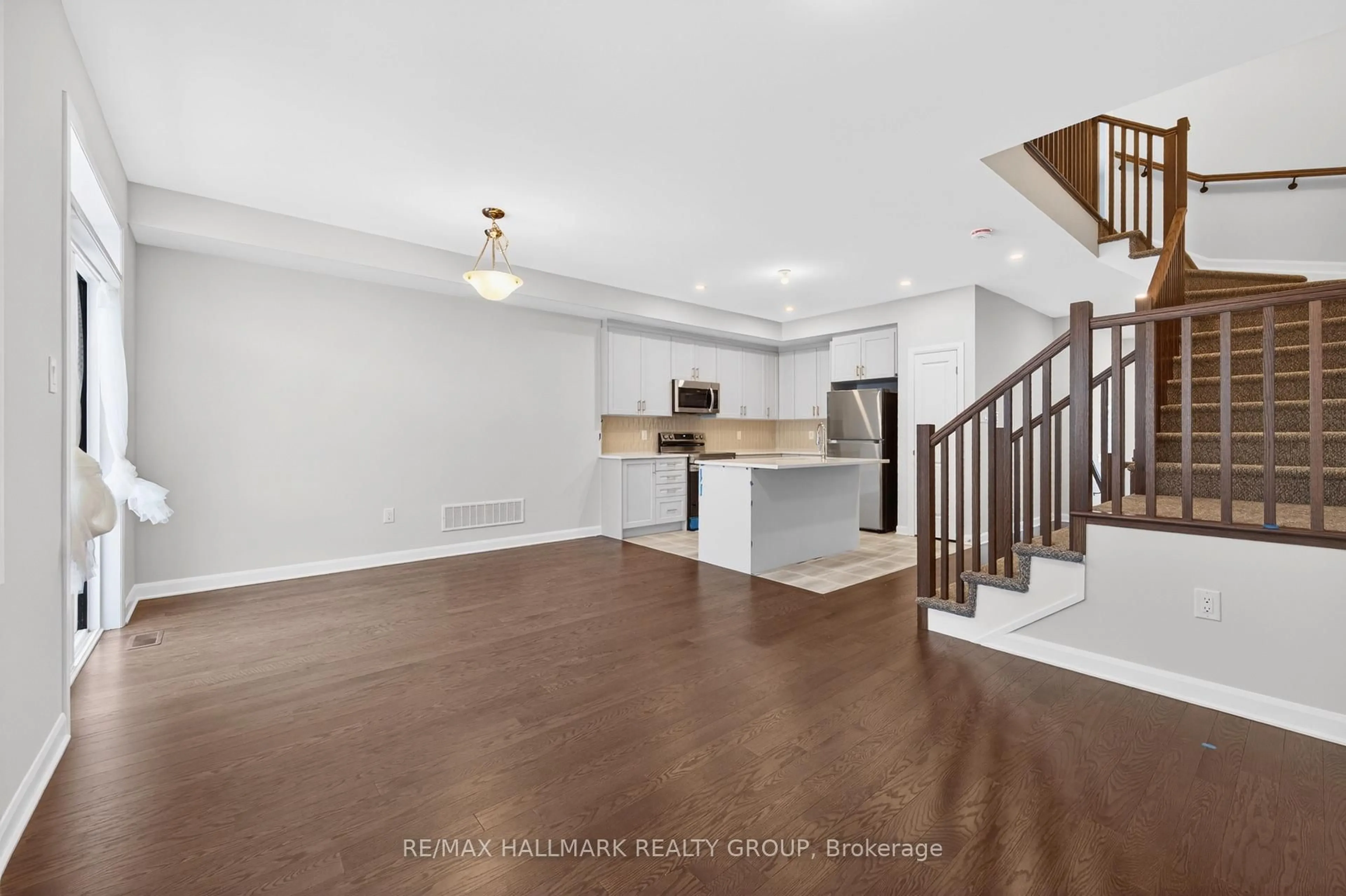 Open concept kitchen, unknown for 887 Eileen Vollick Cres, Kanata Ontario K2W 0M9