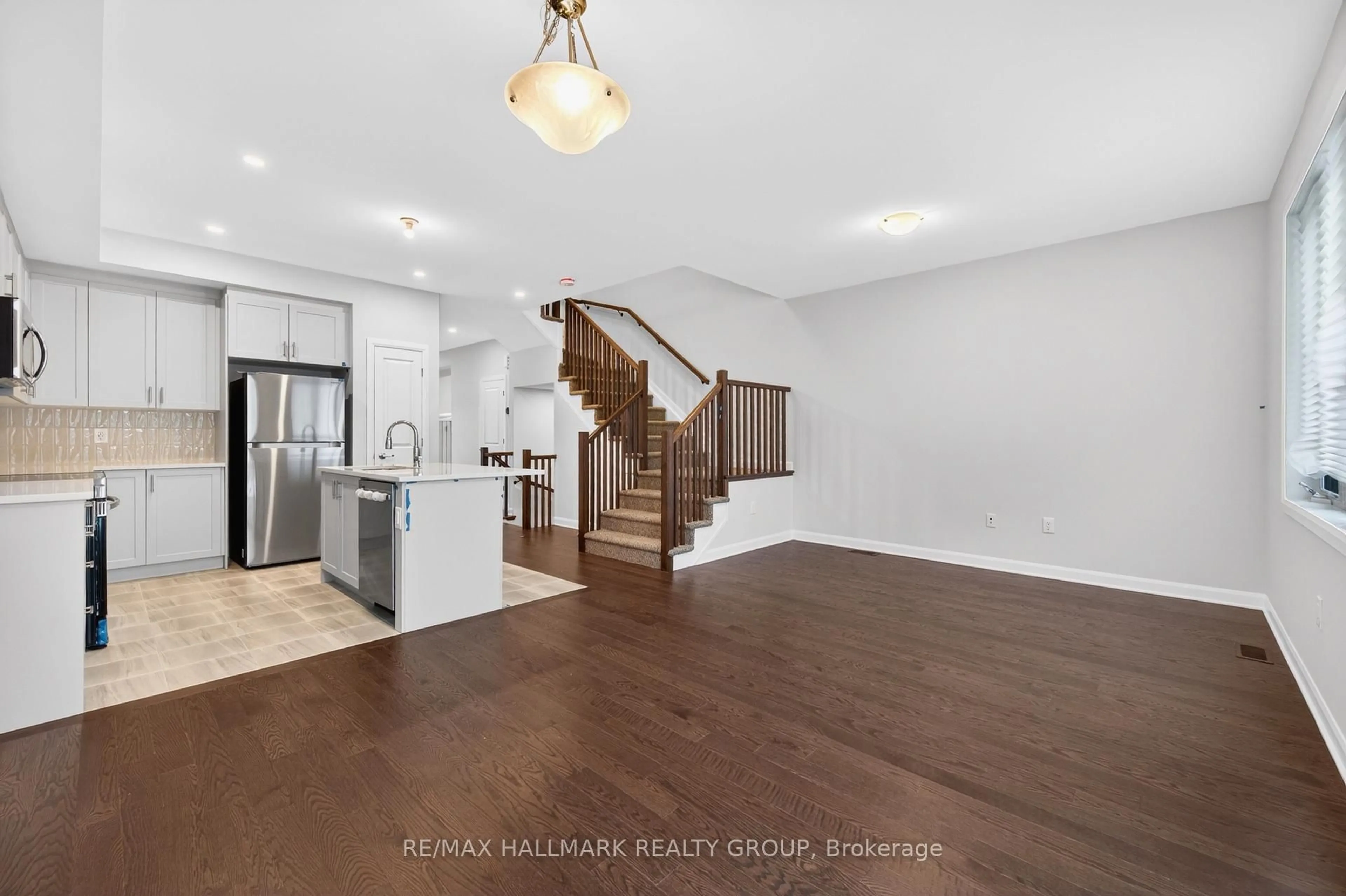 Unknown for 887 Eileen Vollick Cres, Kanata Ontario K2W 0M9