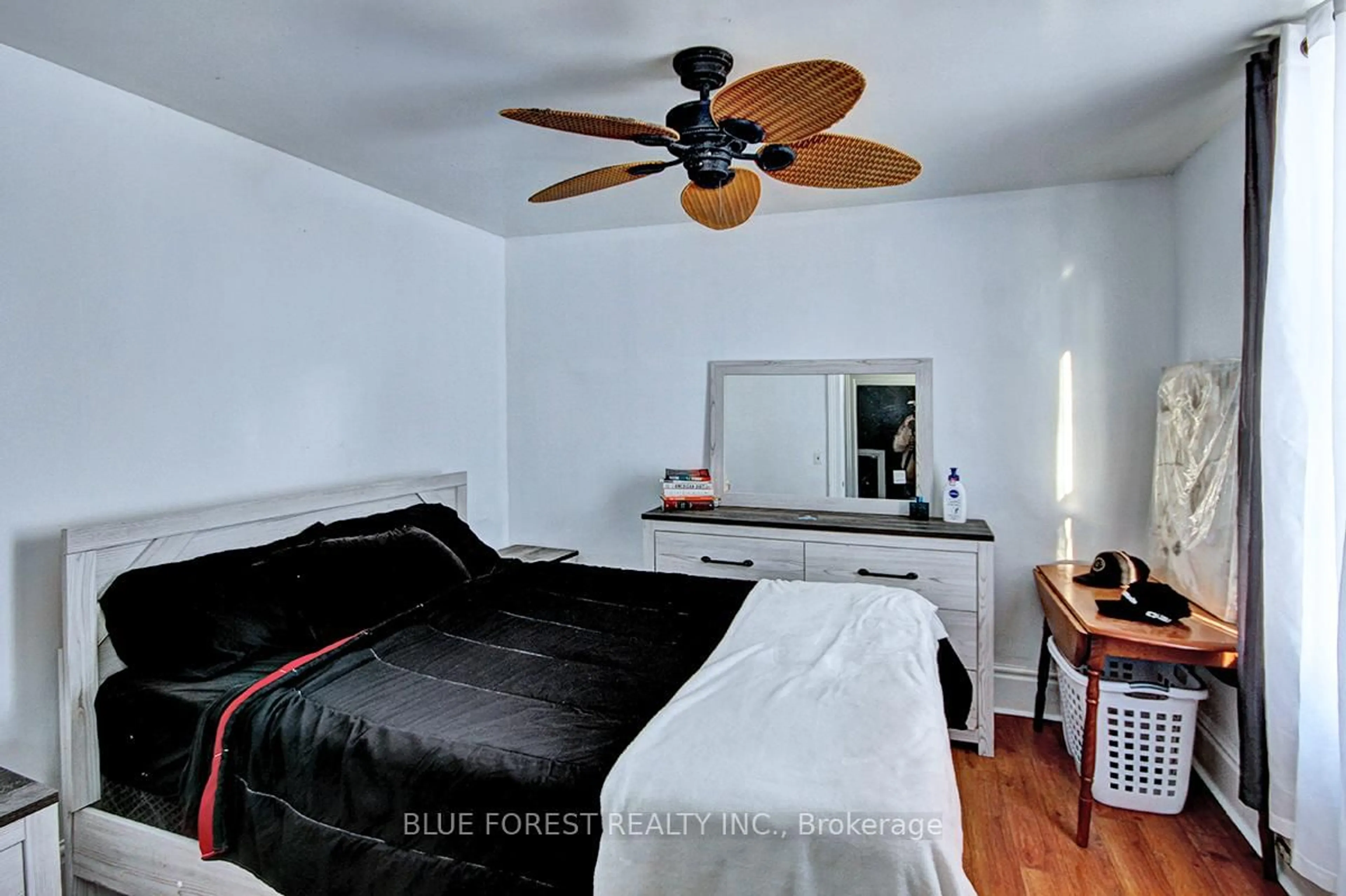 A pic of a room for 585 Elizabeth St, London East Ontario N5W 3S5