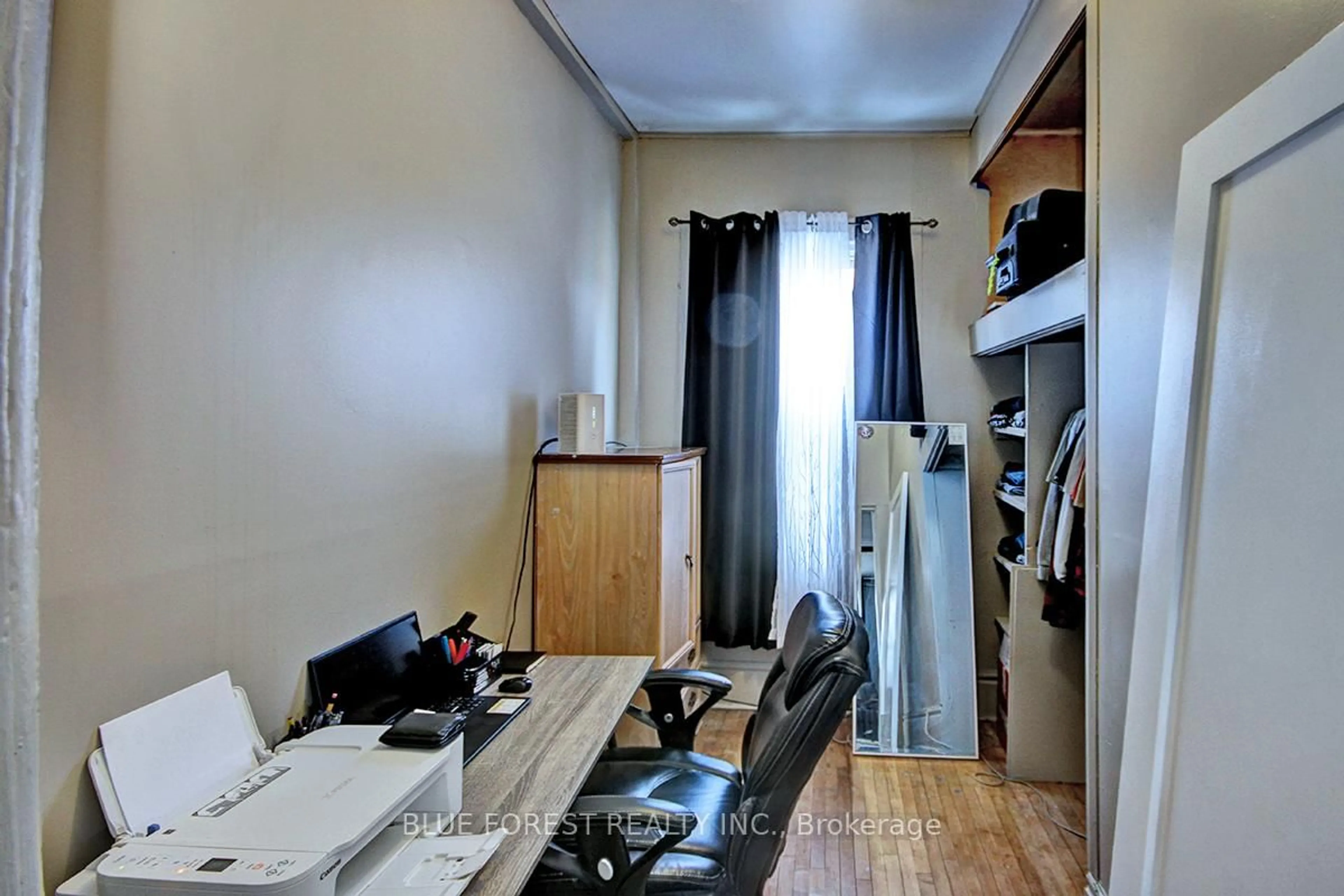A pic of a room for 585 Elizabeth St, London East Ontario N5W 3S5