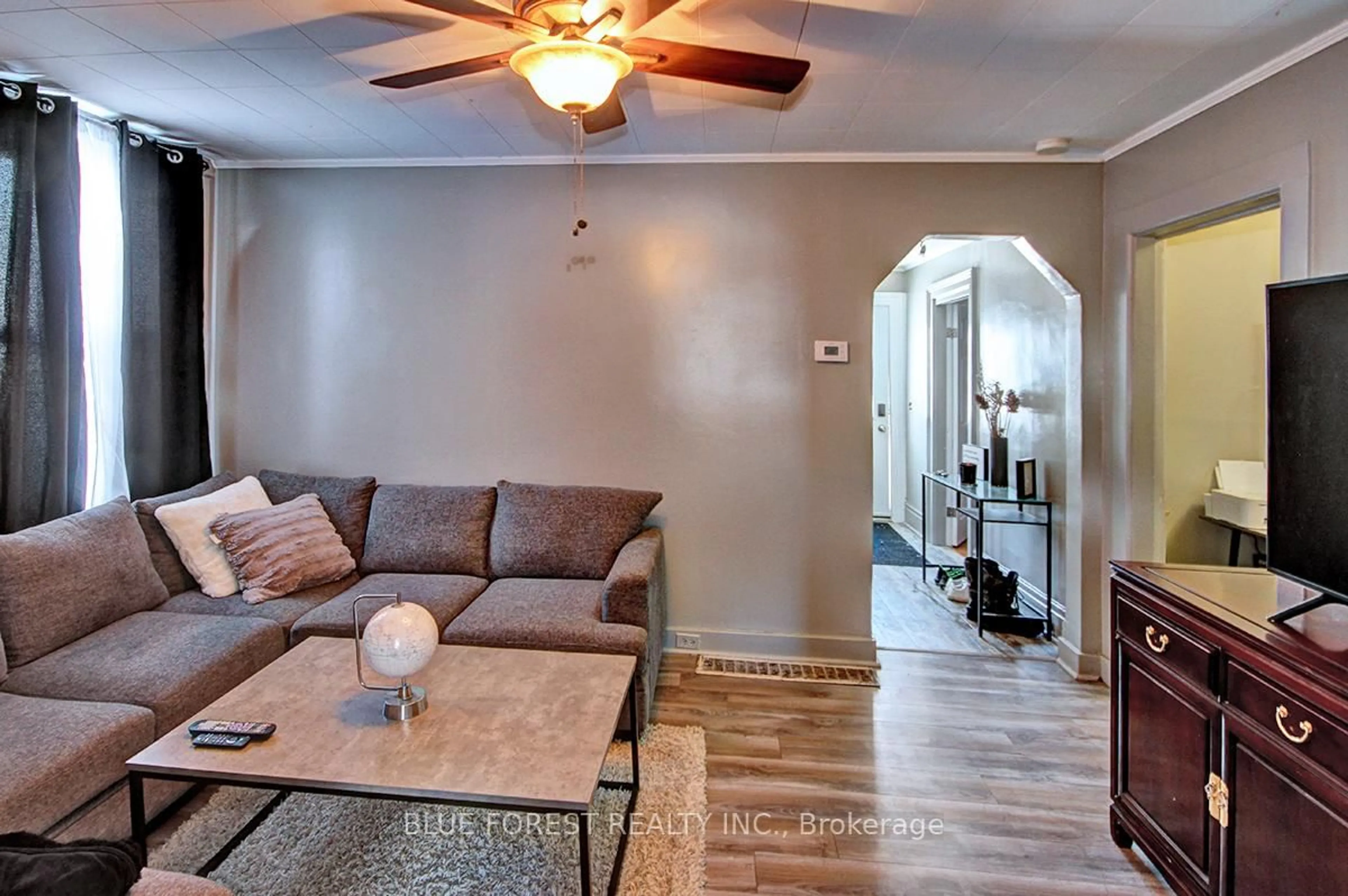 Living room with furniture, unknown for 585 Elizabeth St, London East Ontario N5W 3S5