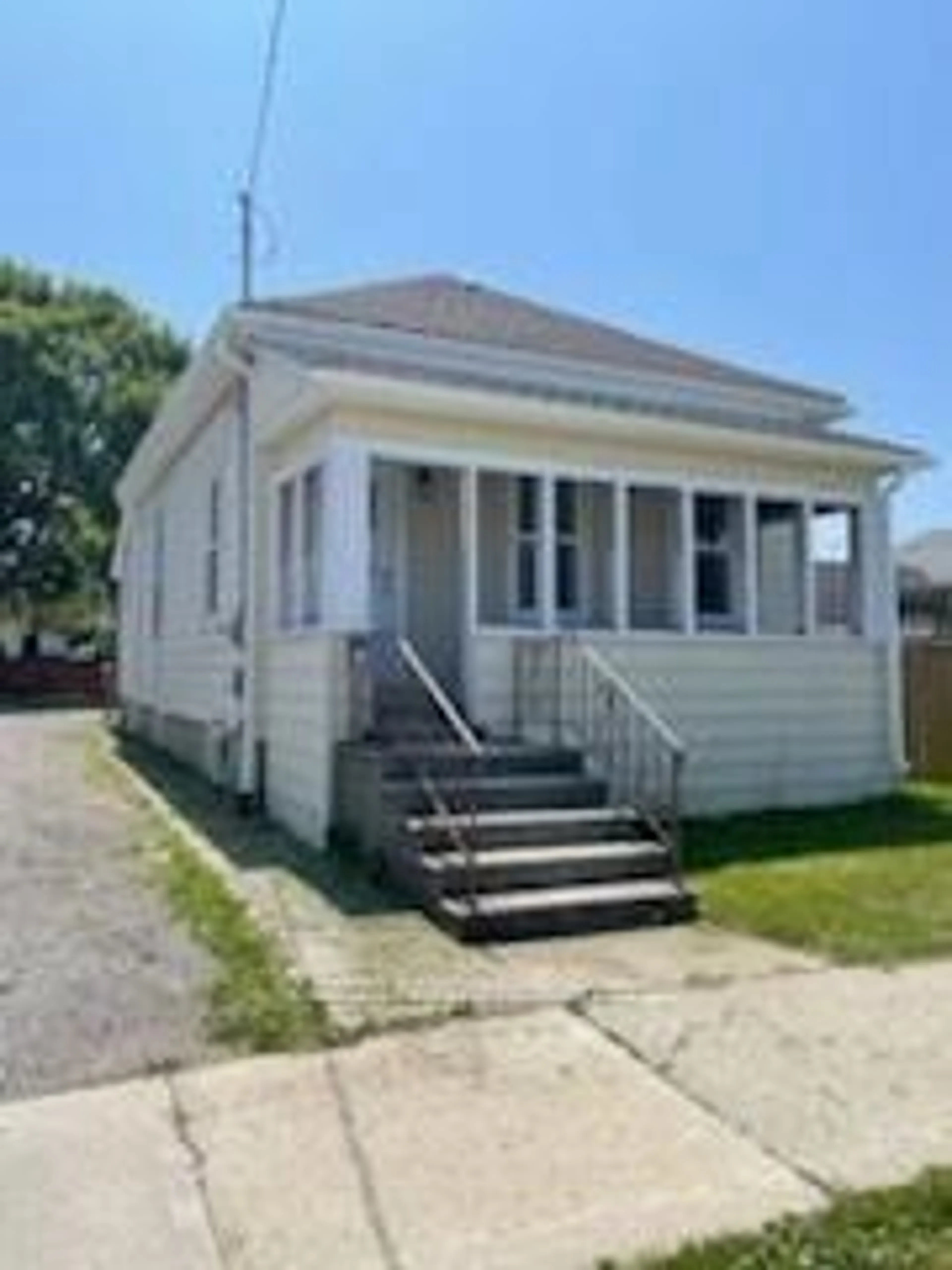 Home with vinyl exterior material, street for 11 Amelia St, St. Thomas Ontario N5R 2X5