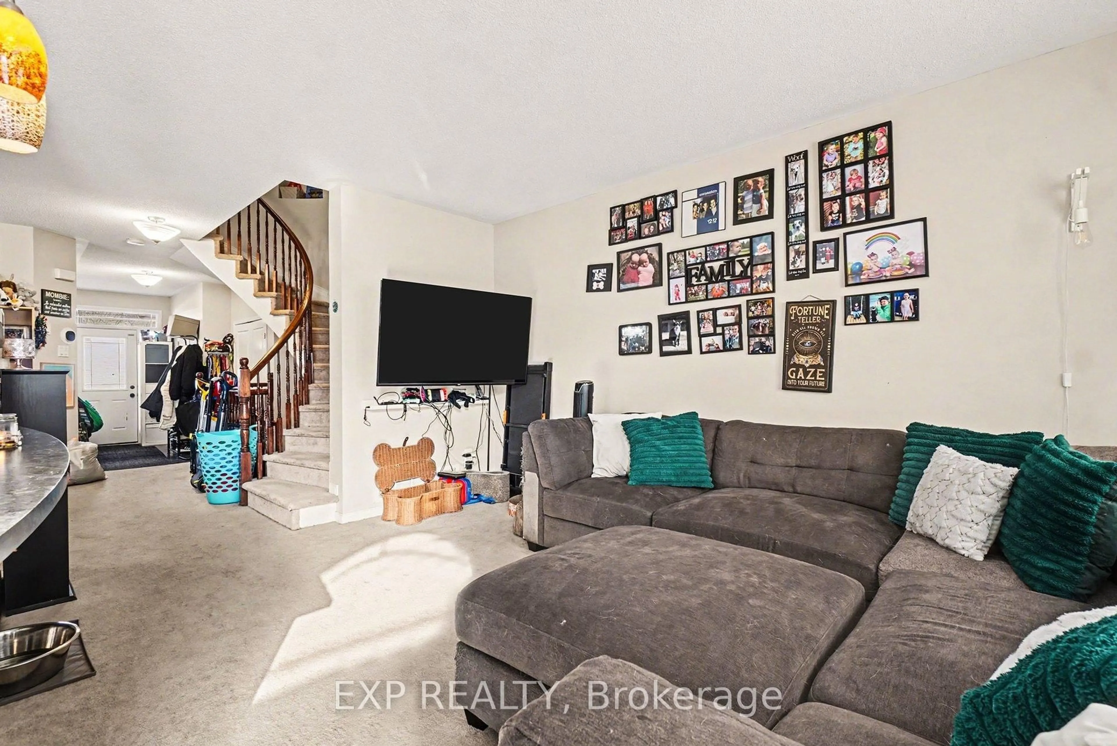 A pic of a room for 735 Regiment Ave, Ottawa Ontario K2M 0E6