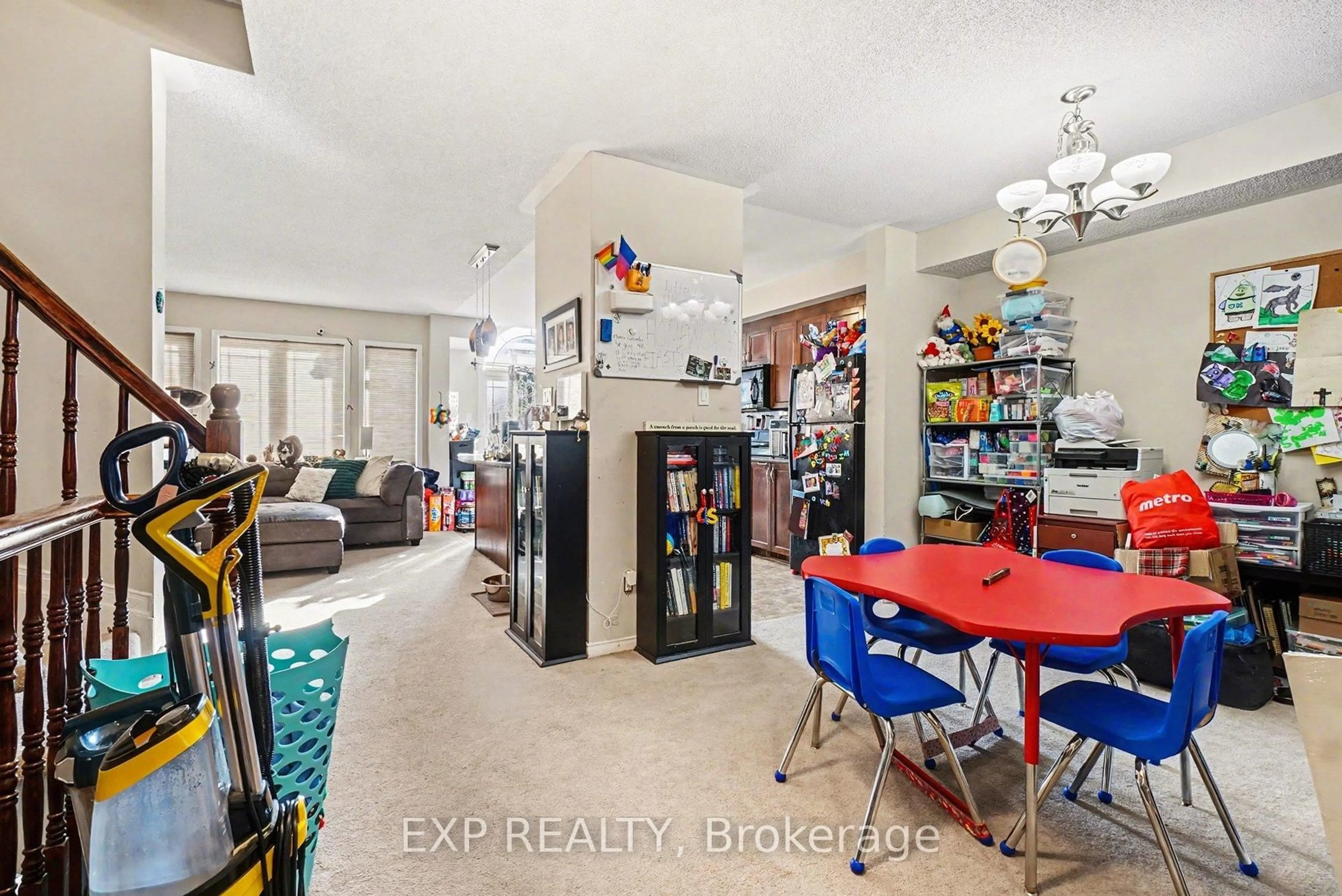 Unknown for 735 Regiment Ave, Ottawa Ontario K2M 0E6