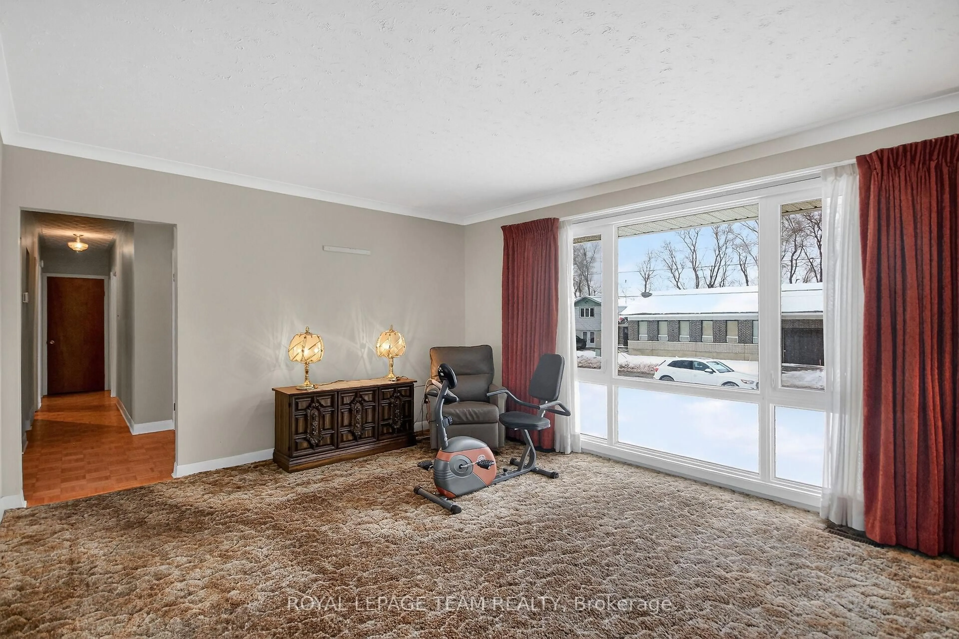 Living room with furniture, carpet floor for 1494 Meadow Dr, Ottawa Ontario K4P 1B1