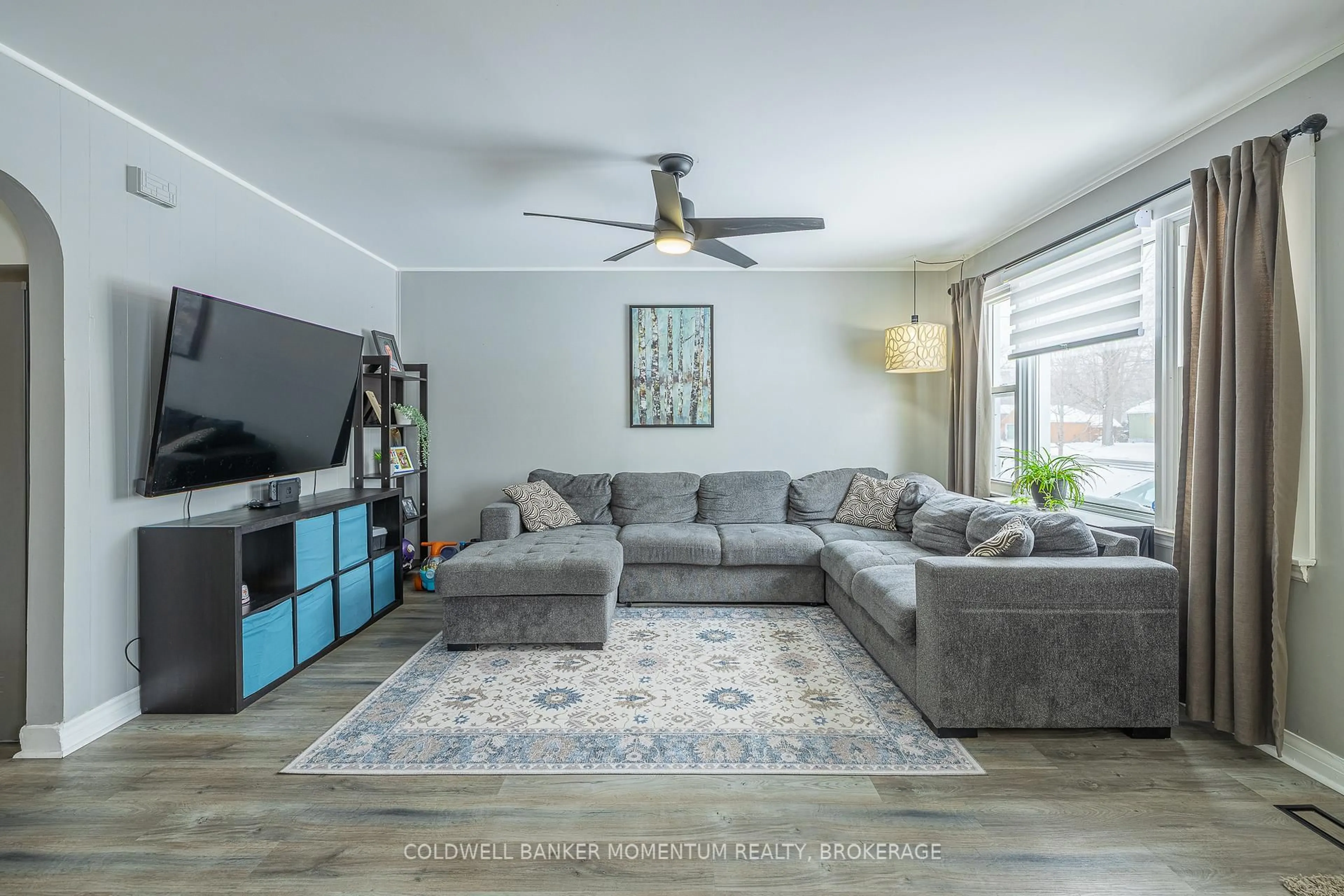 Living room with furniture, unknown for 1441 Dominion Rd, Fort Erie Ontario L2A 1J9