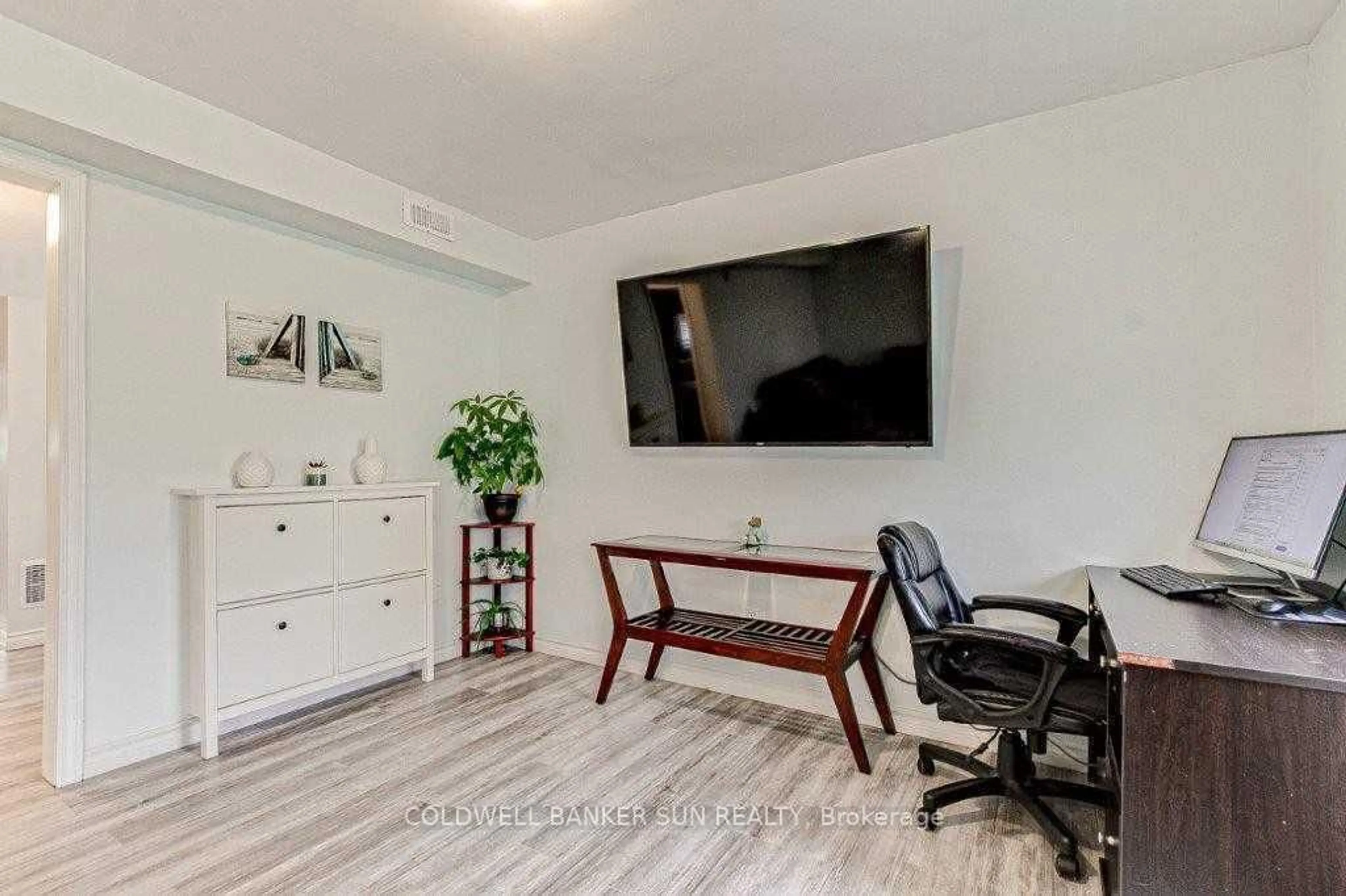 A pic of a room for 888 Nellis St, Woodstock Ontario N4S 4C5