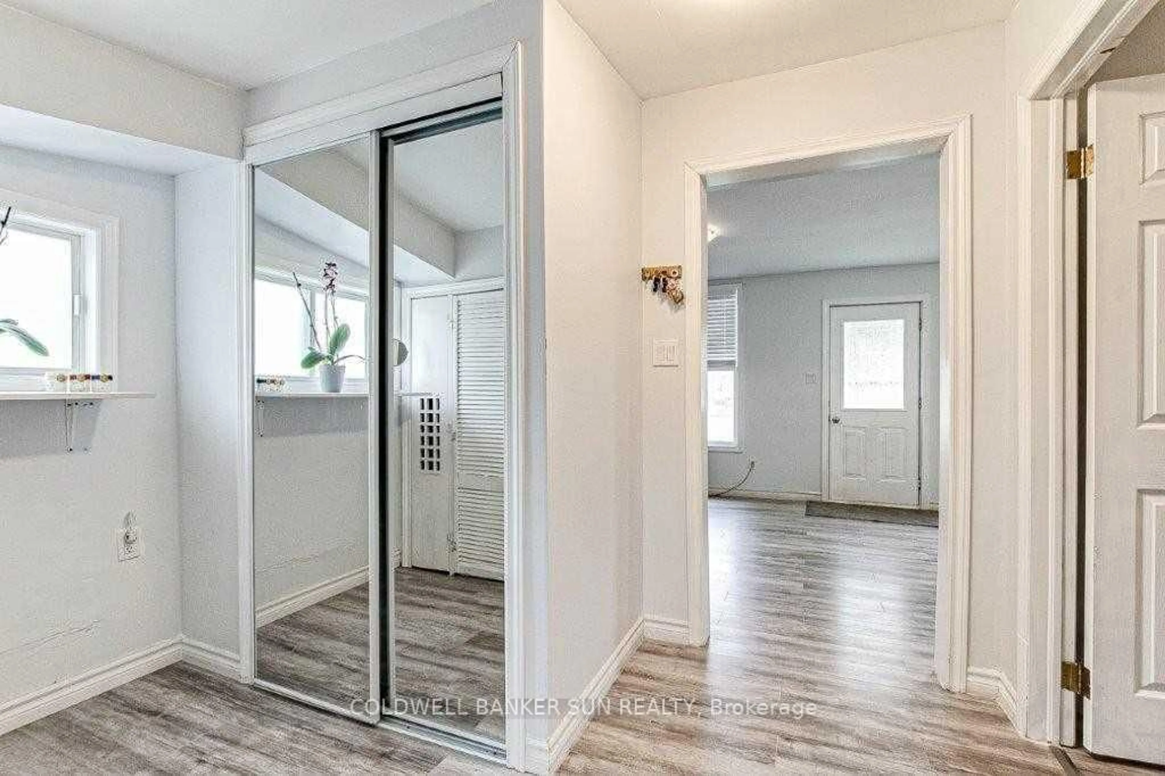 Indoor entryway for 888 Nellis St, Woodstock Ontario N4S 4C5