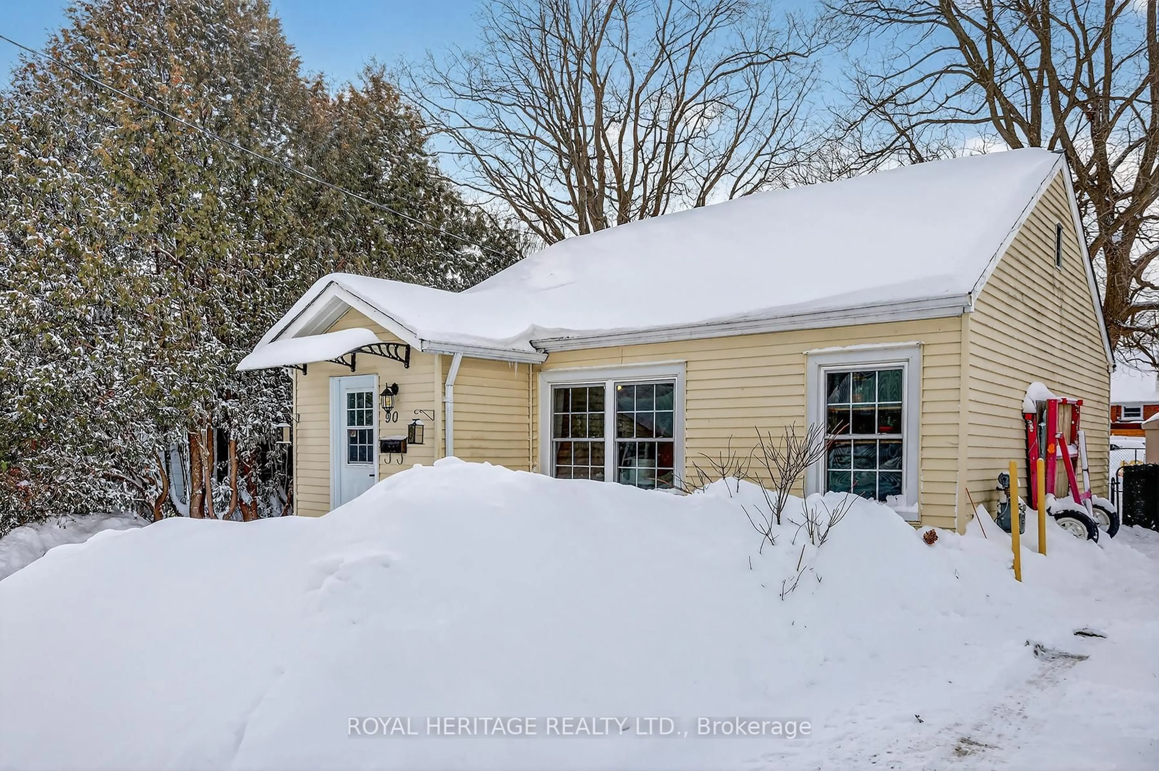 A pic from outside/outdoor area/front of a property/back of a property/a pic from drone, street for 90 Hope St, Port Hope Ontario L1A 2N1