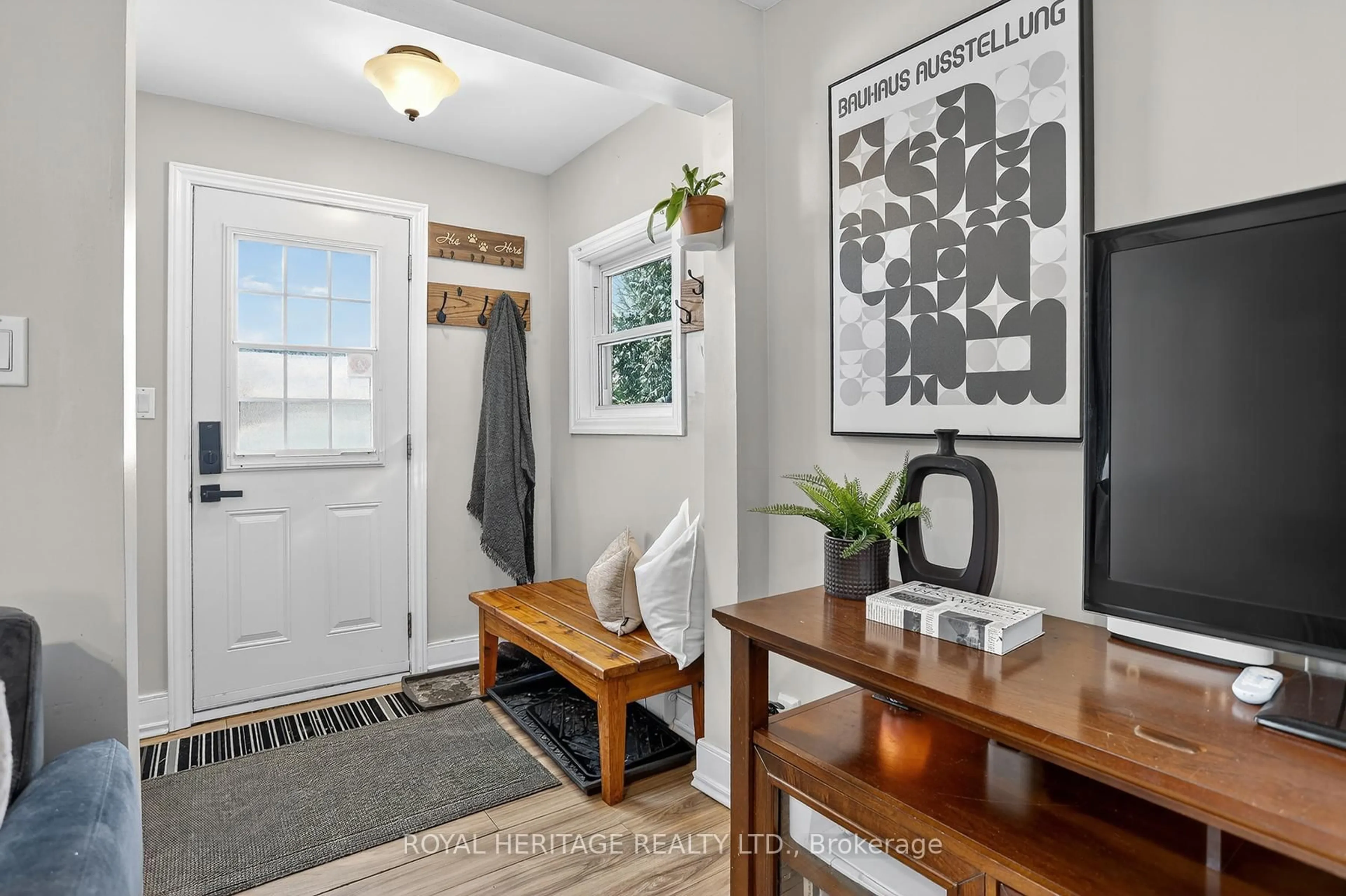 Indoor entryway for 90 Hope St, Port Hope Ontario L1A 2N1