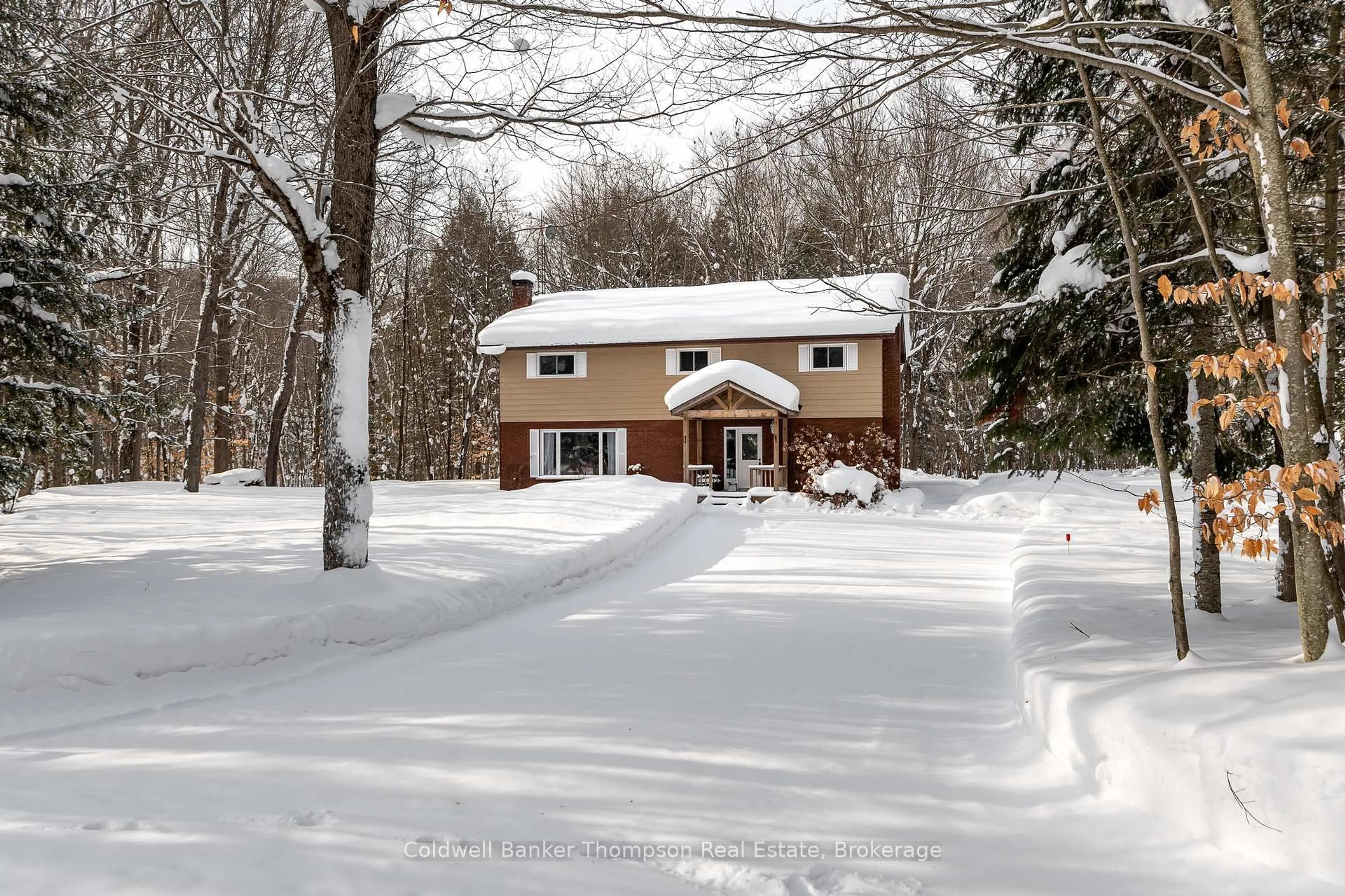 A pic from outside/outdoor area/front of a property/back of a property/a pic from drone, street for 40 White Birch Lane, Huntsville Ontario P1H 0G7