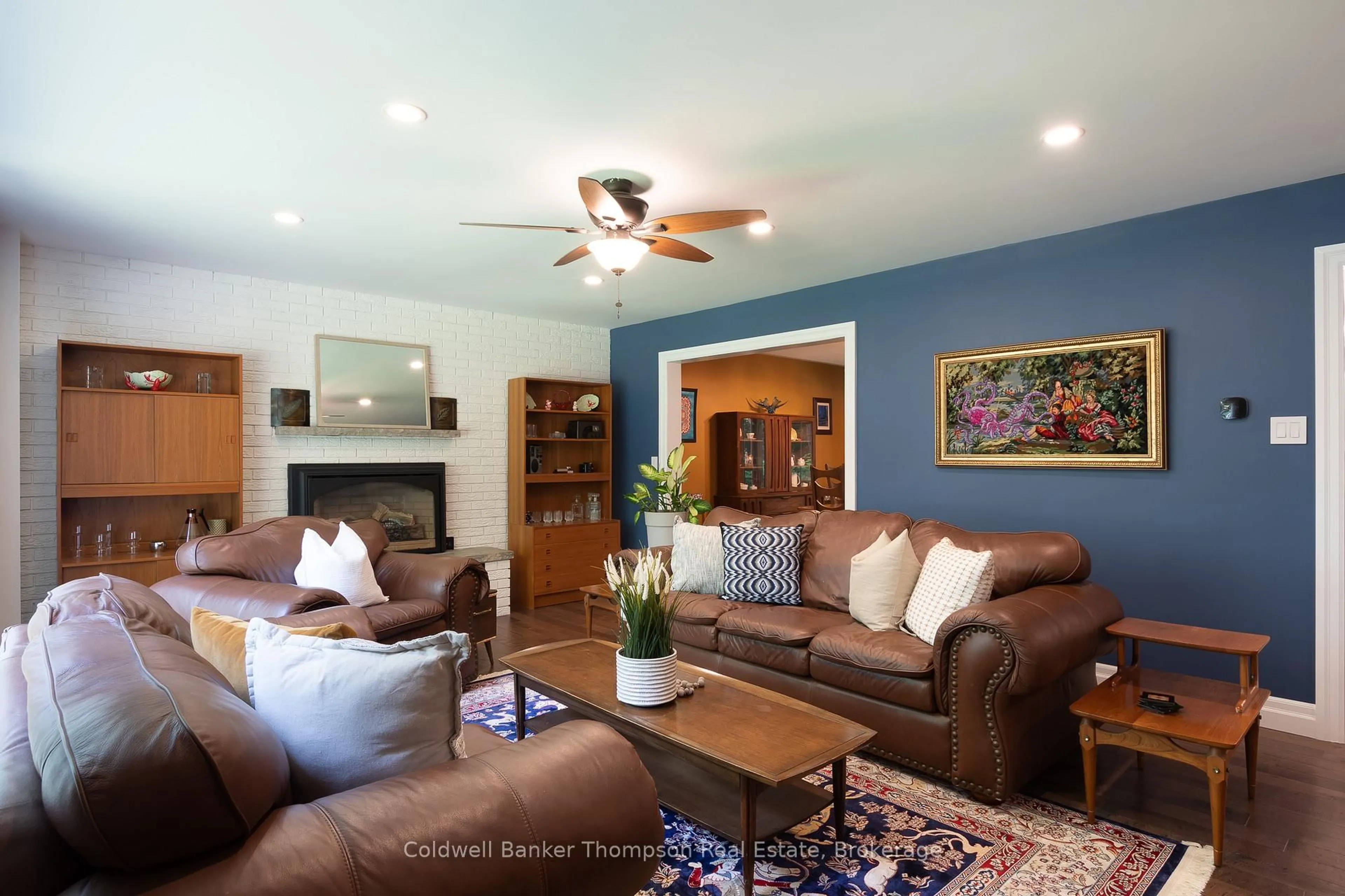 Living room with furniture, unknown for 40 White Birch Lane, Huntsville Ontario P1H 0G7