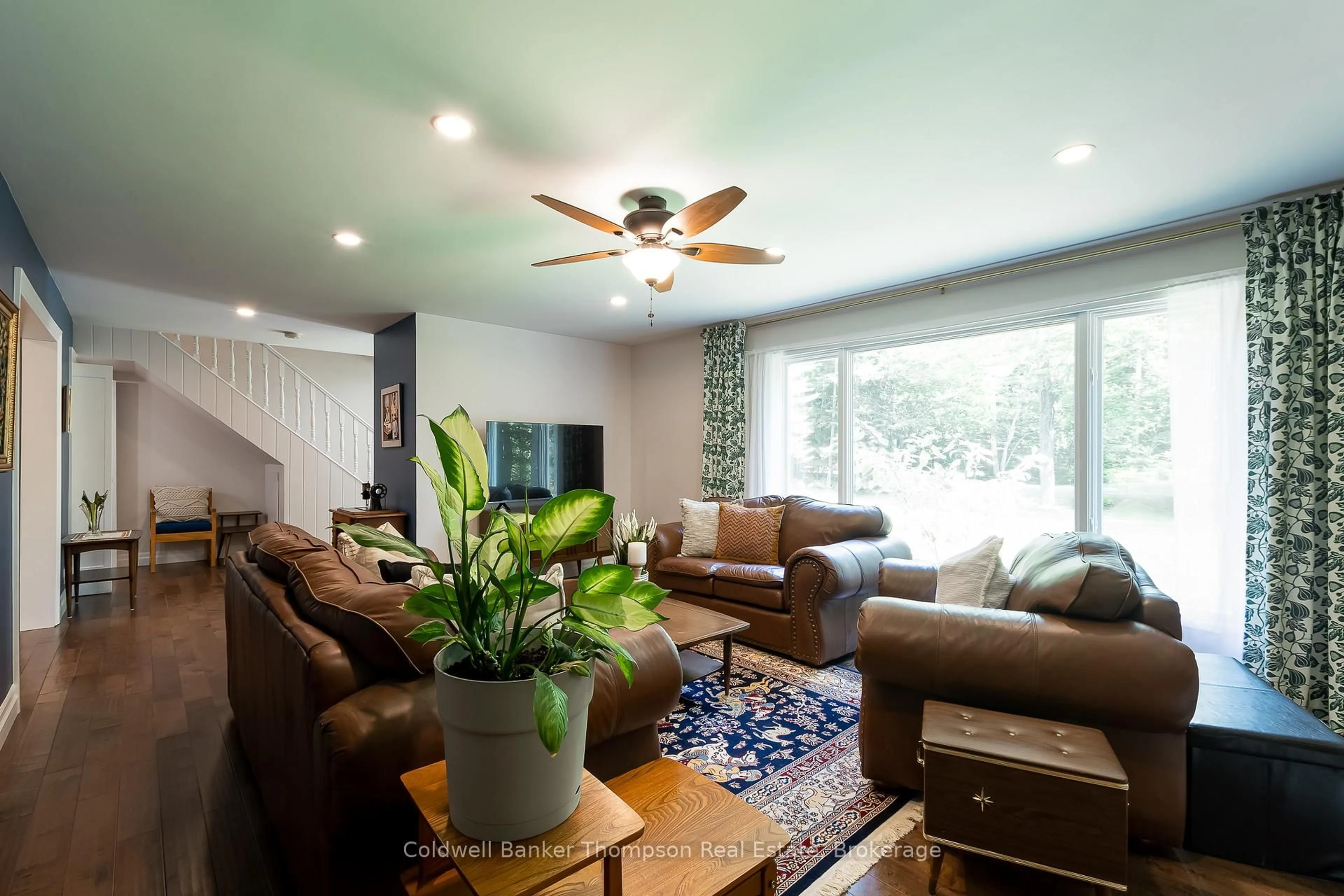 Living room with furniture, unknown for 40 White Birch Lane, Huntsville Ontario P1H 0G7