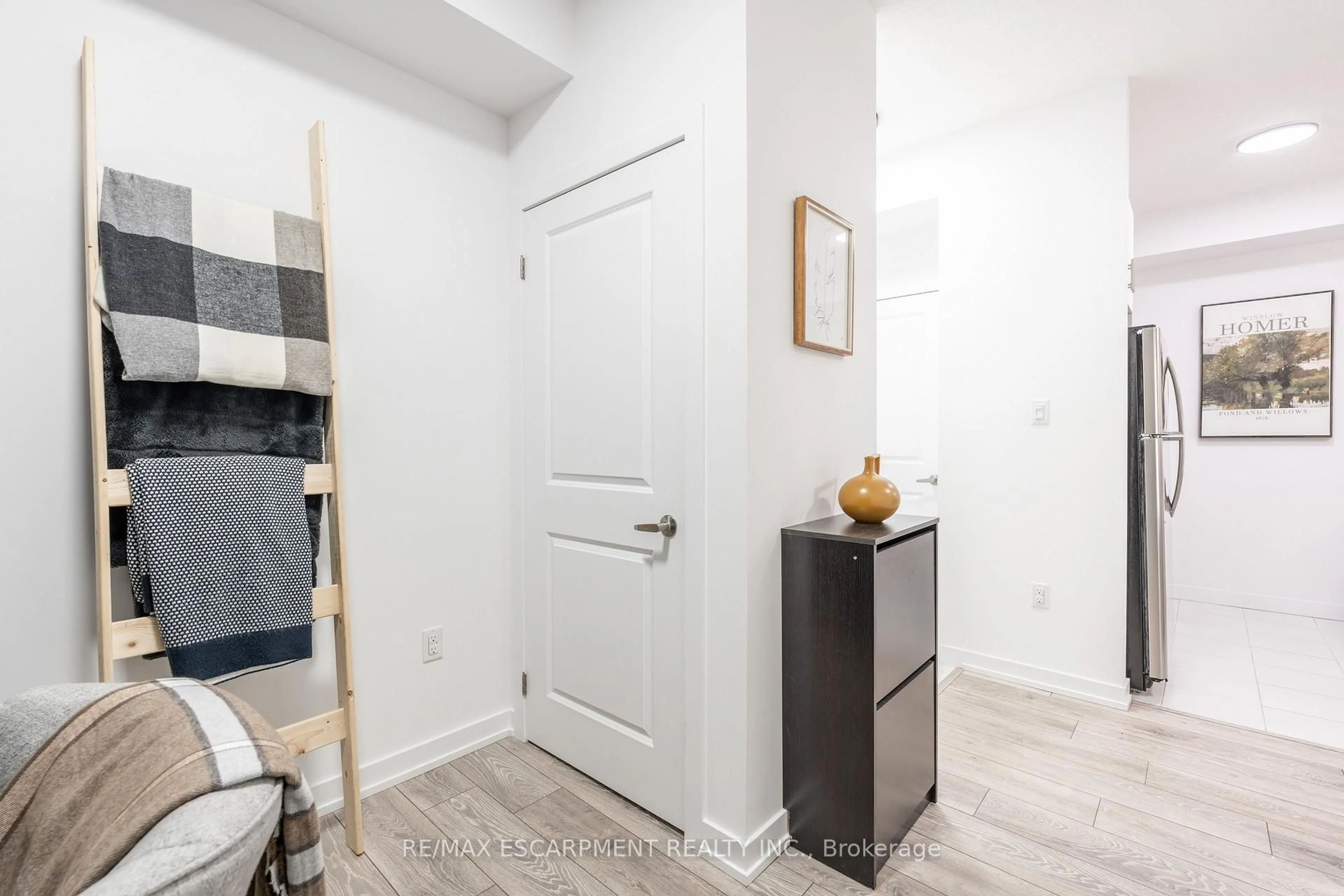 Indoor entryway for 125 Shoreview Pl #509, Hamilton Ontario L8E 0K3