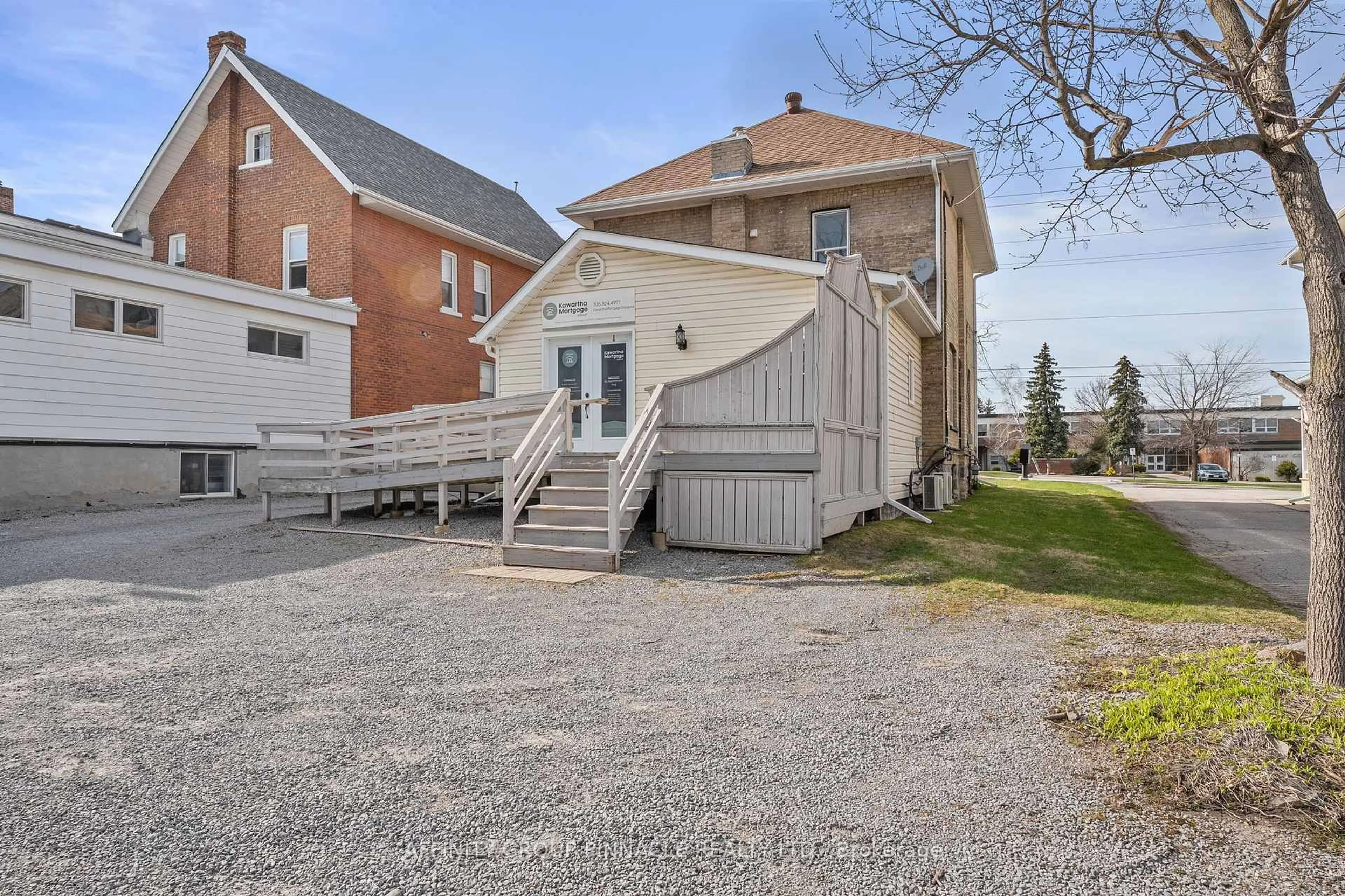 Unknown for 255 Kent St, Kawartha Lakes Ontario K9V 2Z4