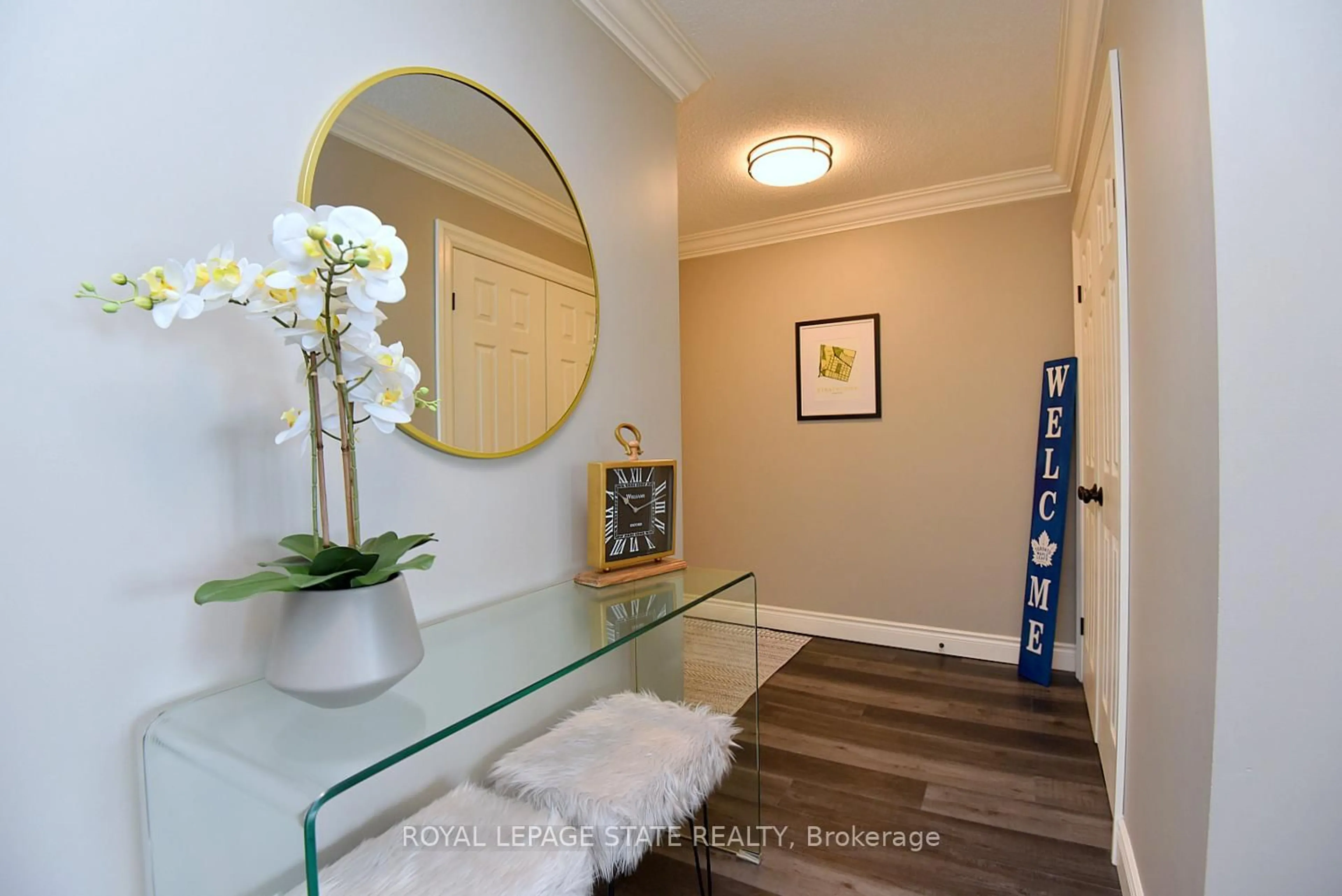 Indoor entryway for 75 Queen St #1707, Hamilton Ontario L8R 3J3