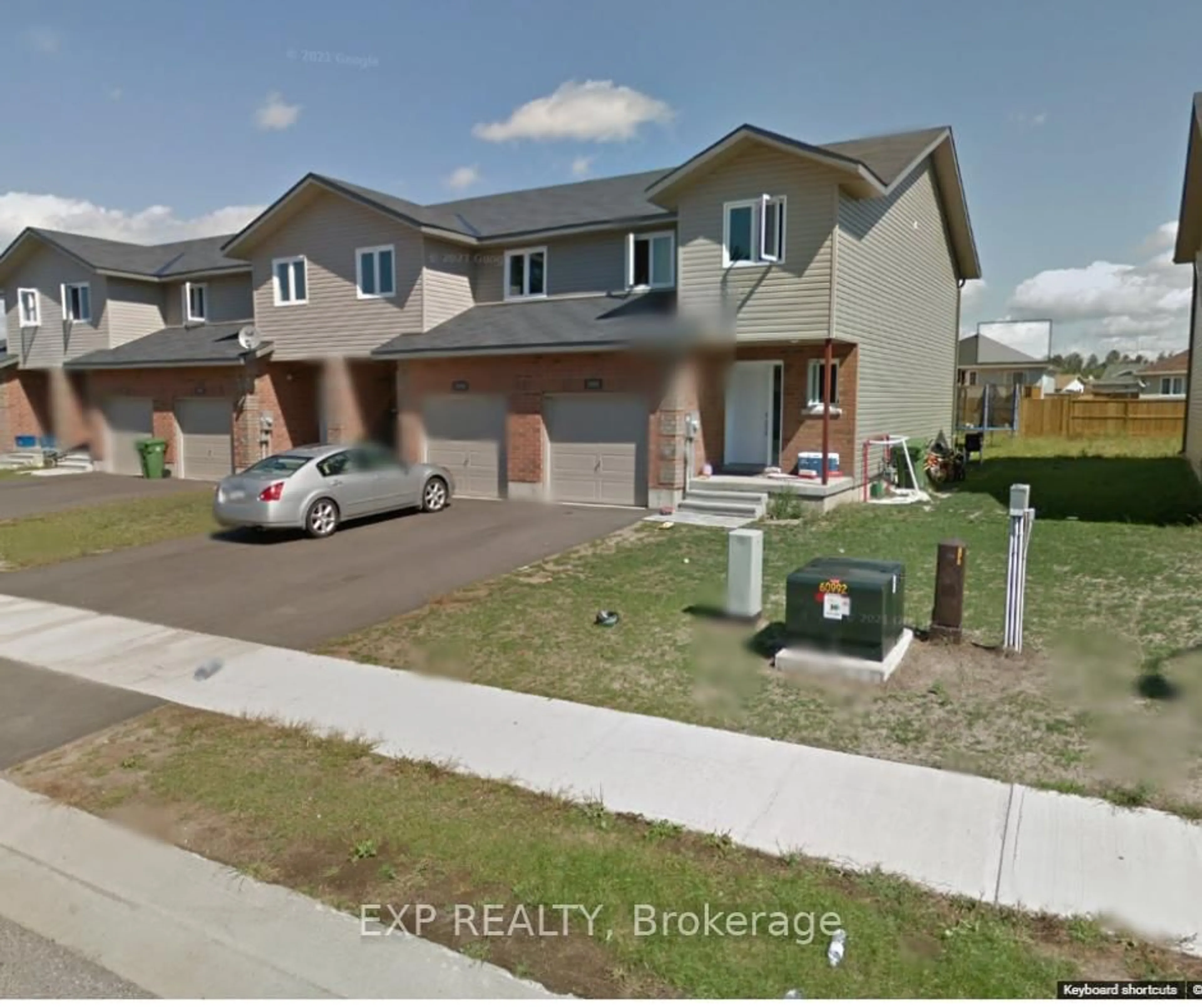 Blurry image for 2098 Sandstone Cres, Petawawa Ontario K8H 0B2