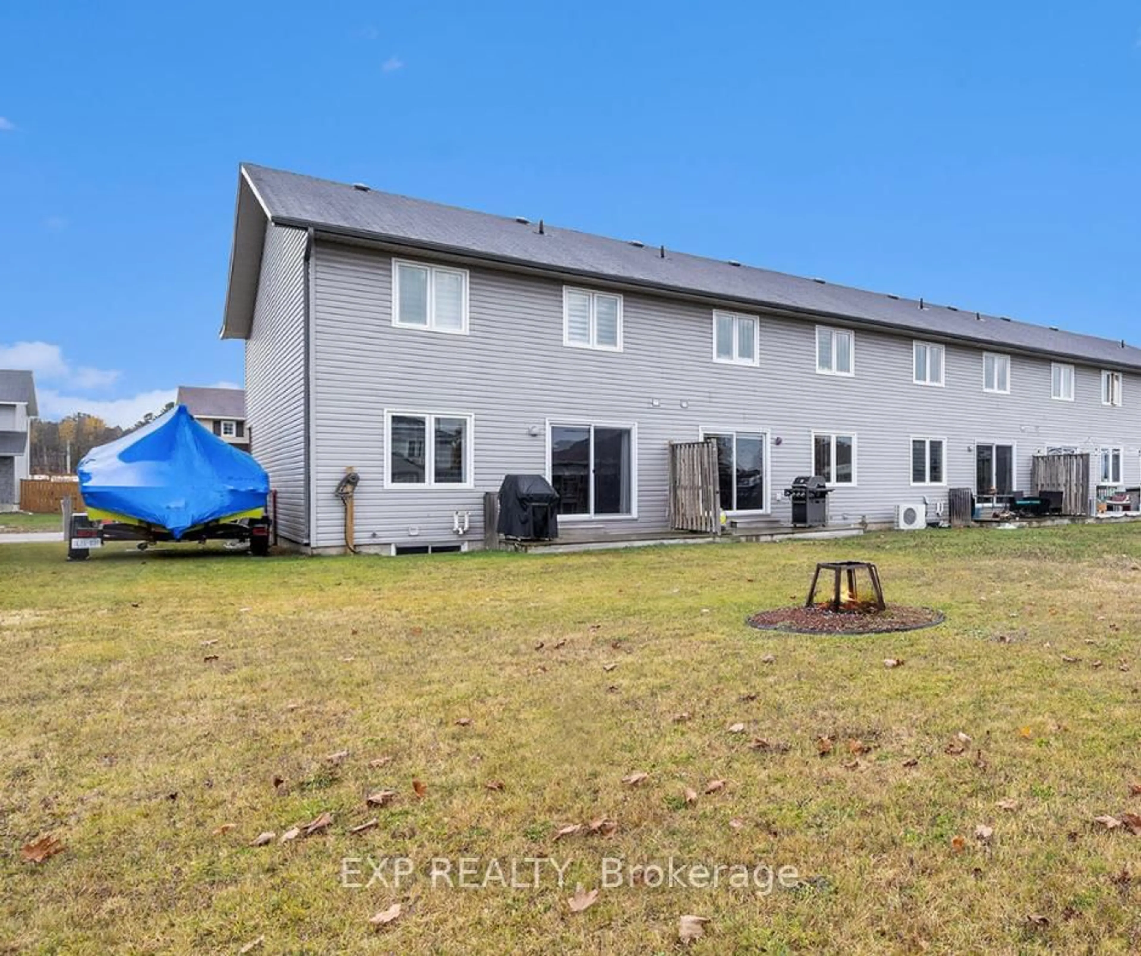 A pic from outside/outdoor area/front of a property/back of a property/a pic from drone, unknown for 2098 Sandstone Cres, Petawawa Ontario K8H 0B2