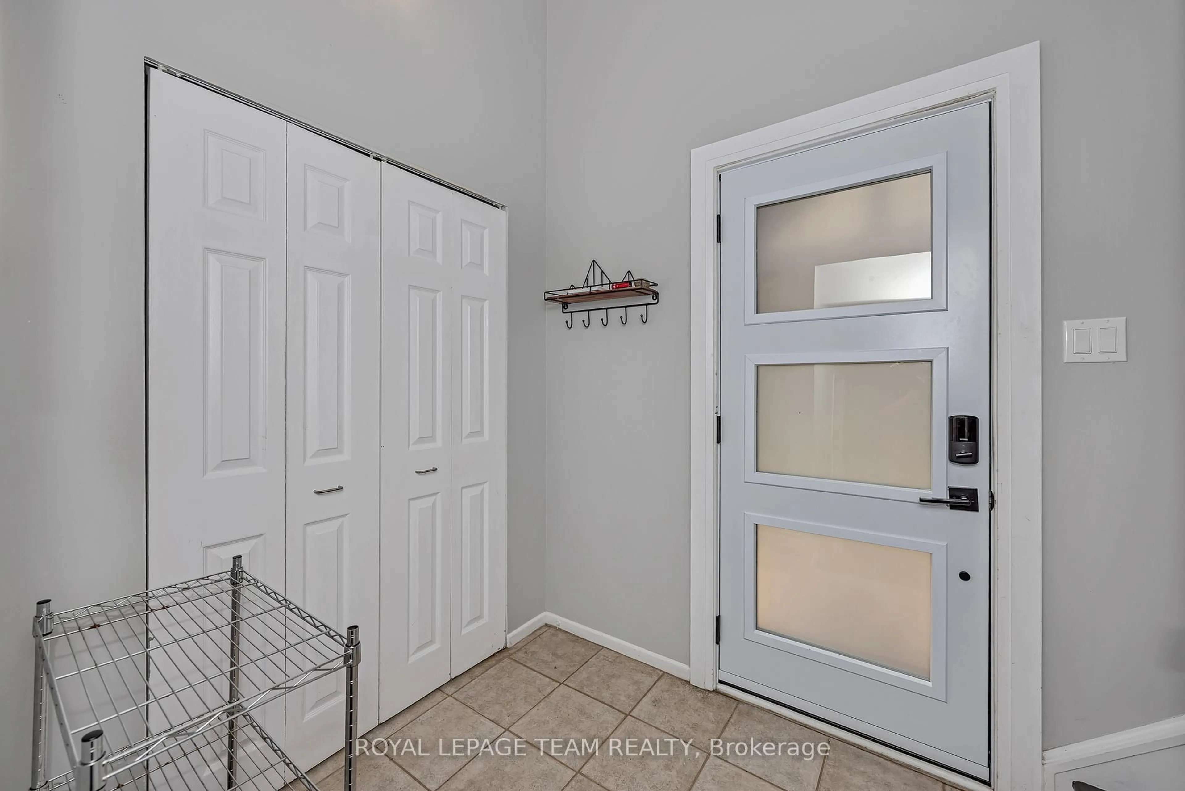 Indoor entryway for 65 Mary Joanne Dr #203, Calabogie Ontario K0J 1H0