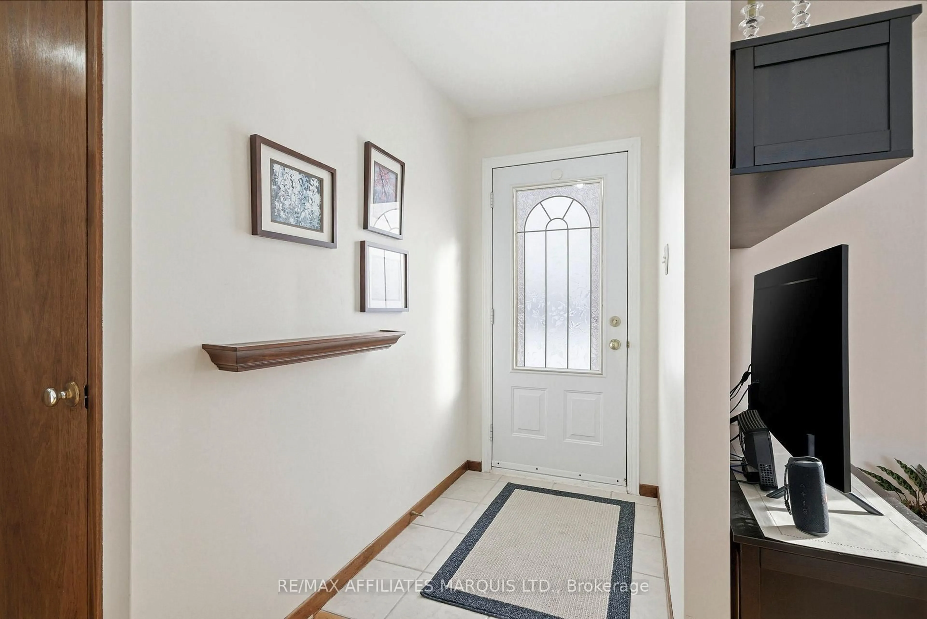 Indoor entryway for 1340 Marc St, Cornwall Ontario K6H 3M3