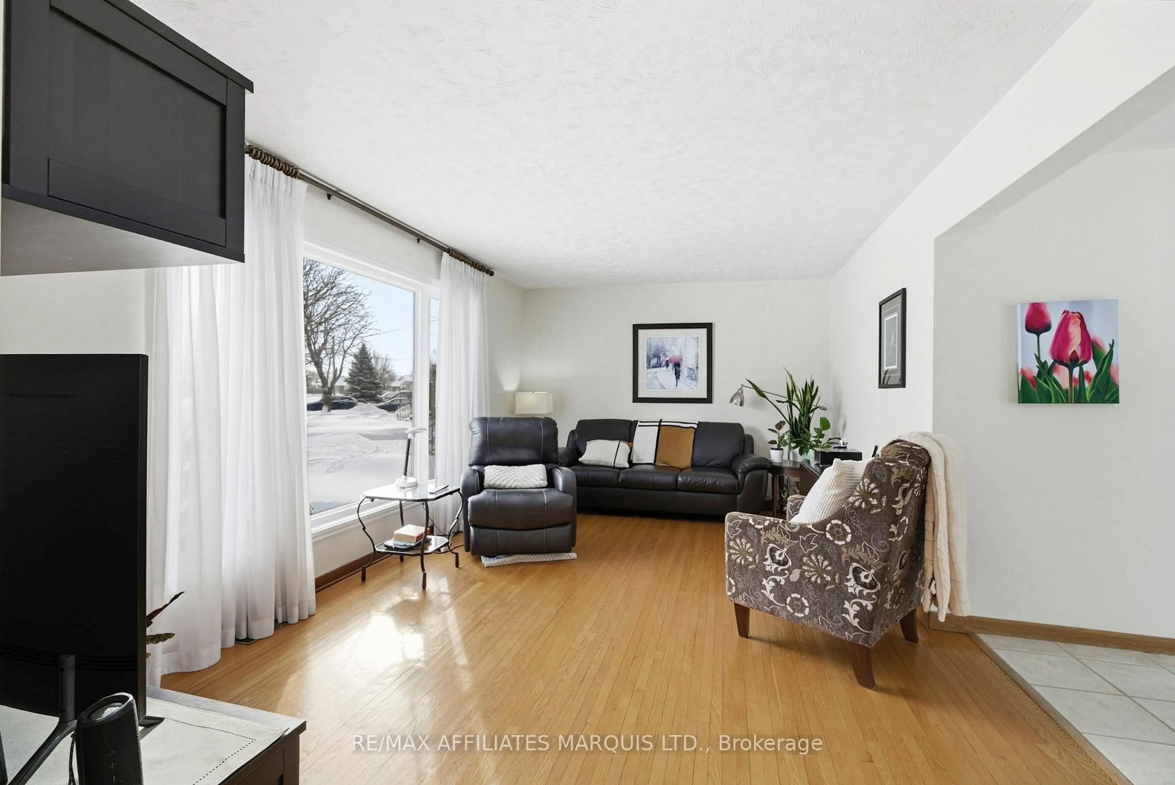 Living room with furniture, wood/laminate floor for 1340 Marc St, Cornwall Ontario K6H 3M3