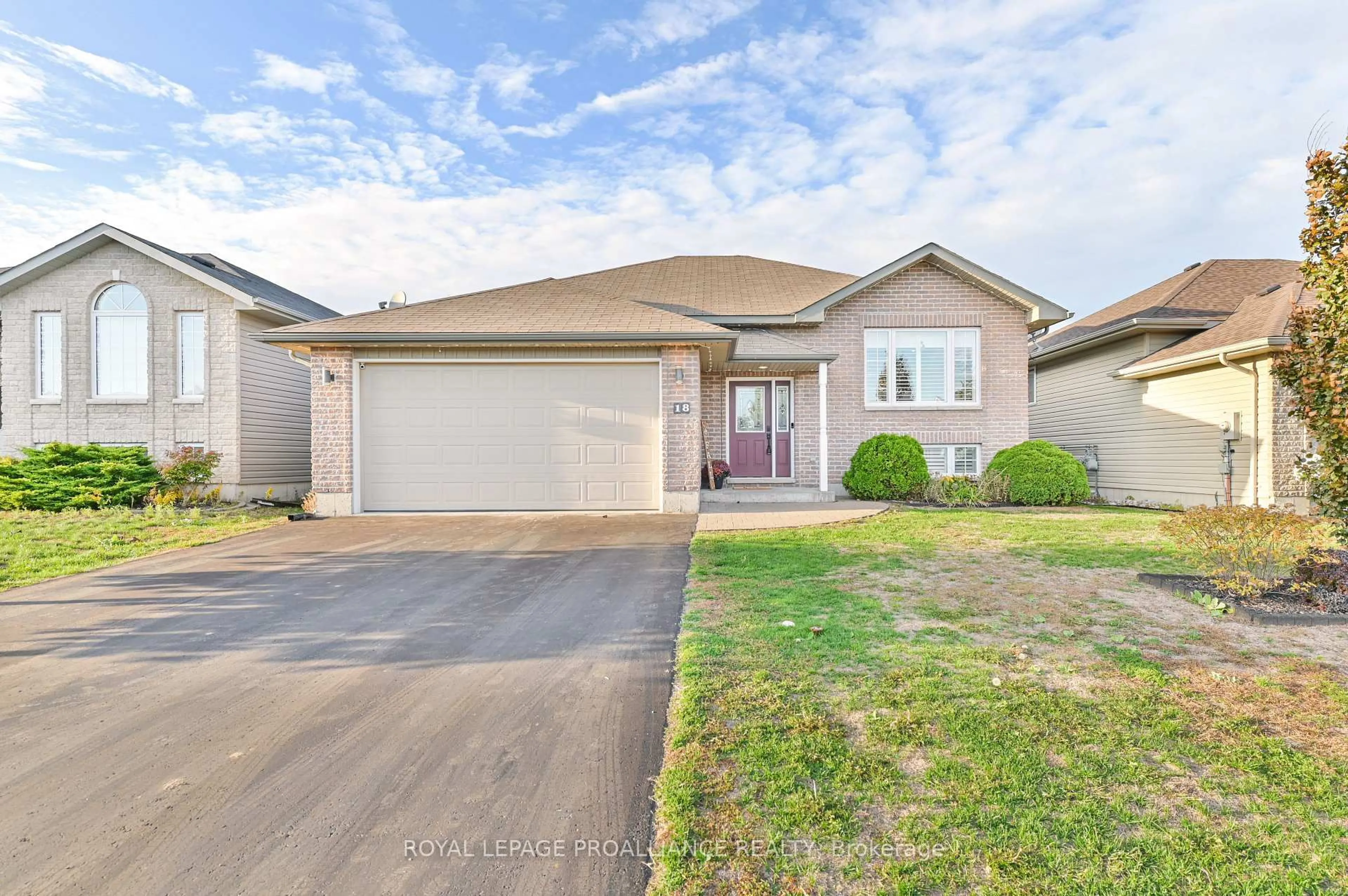 Home with vinyl exterior material, street for 18 Fox Den Dr, Brighton Ontario K0K 1H0