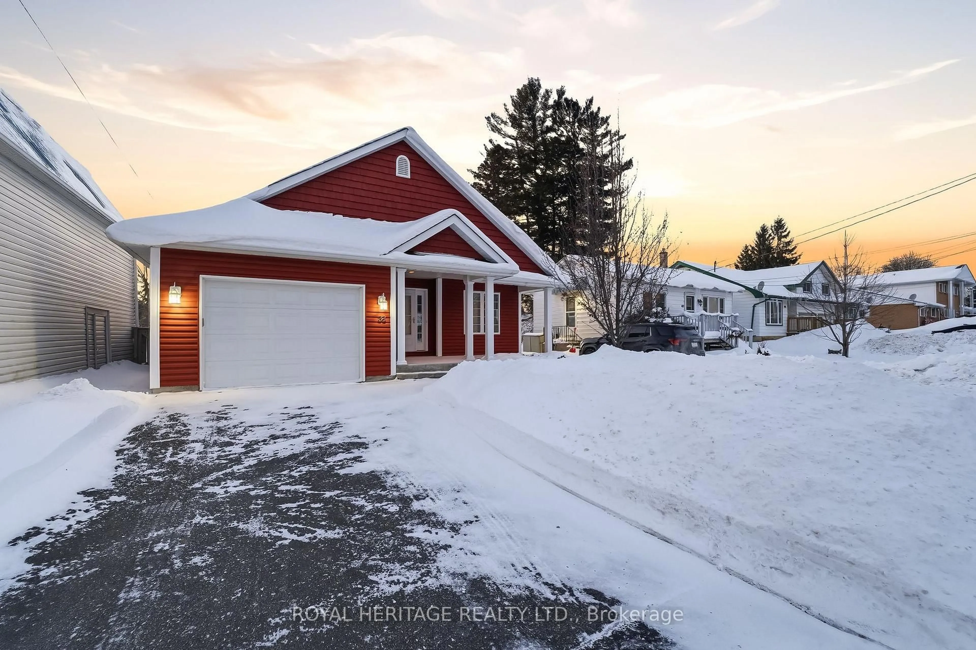 A pic from outside/outdoor area/front of a property/back of a property/a pic from drone, street for 38 Alice St, Brighton Ontario K0K 1H0