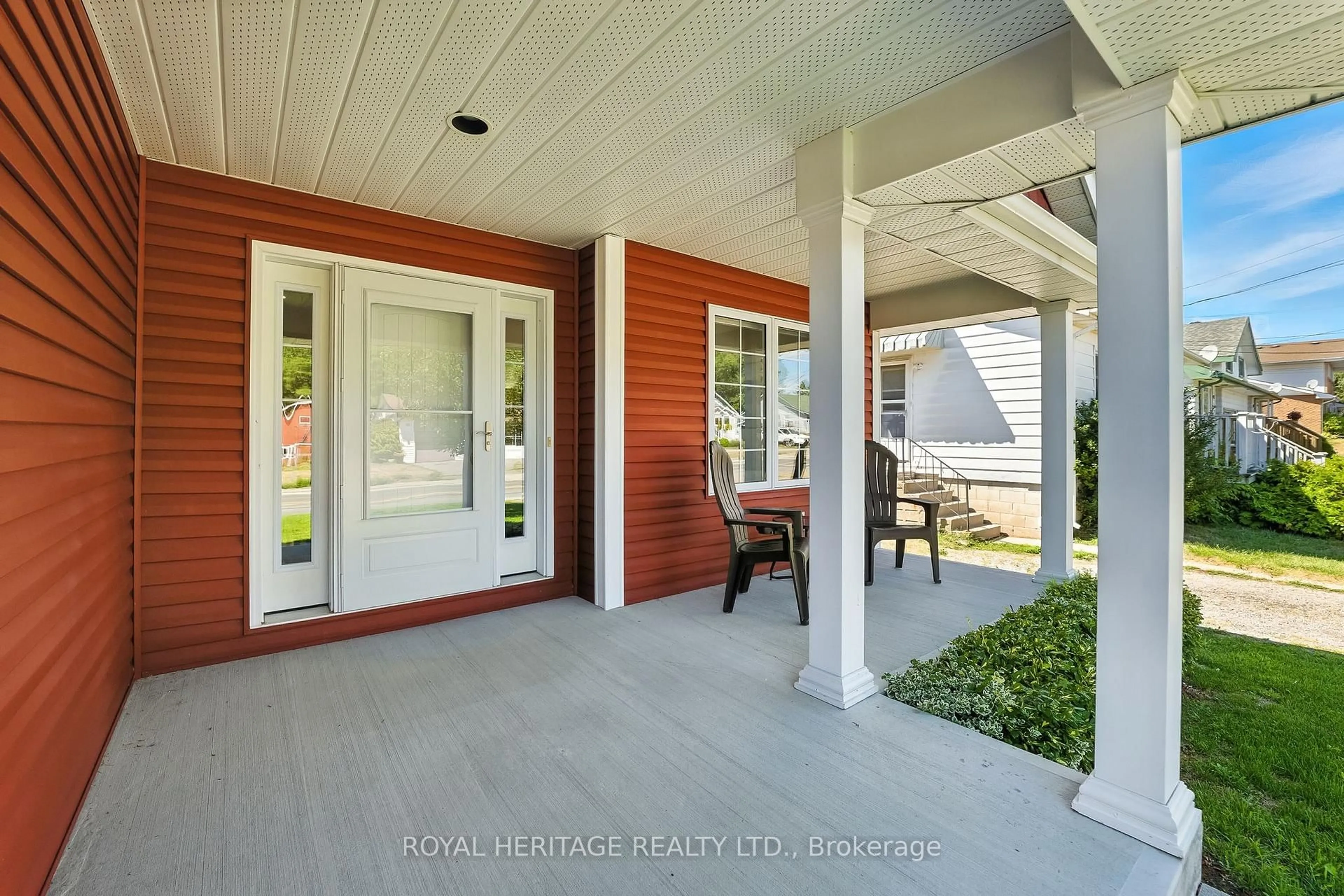 Indoor entryway for 38 Alice St, Brighton Ontario K0K 1H0