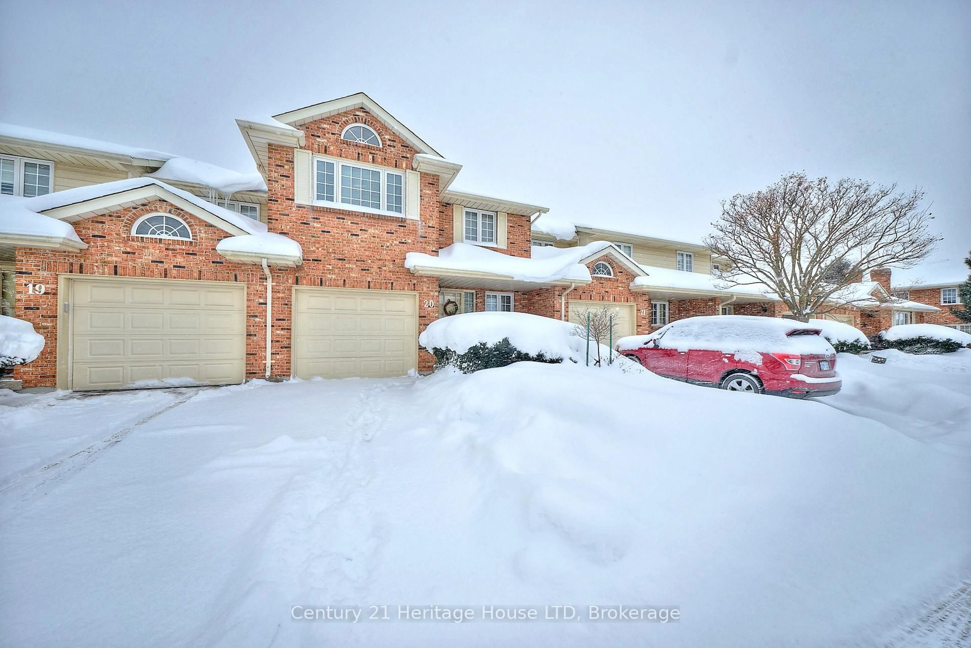 A pic from outside/outdoor area/front of a property/back of a property/a pic from drone, street for 2720 Mewburn Rd #20, Niagara Falls Ontario L2J 4J5