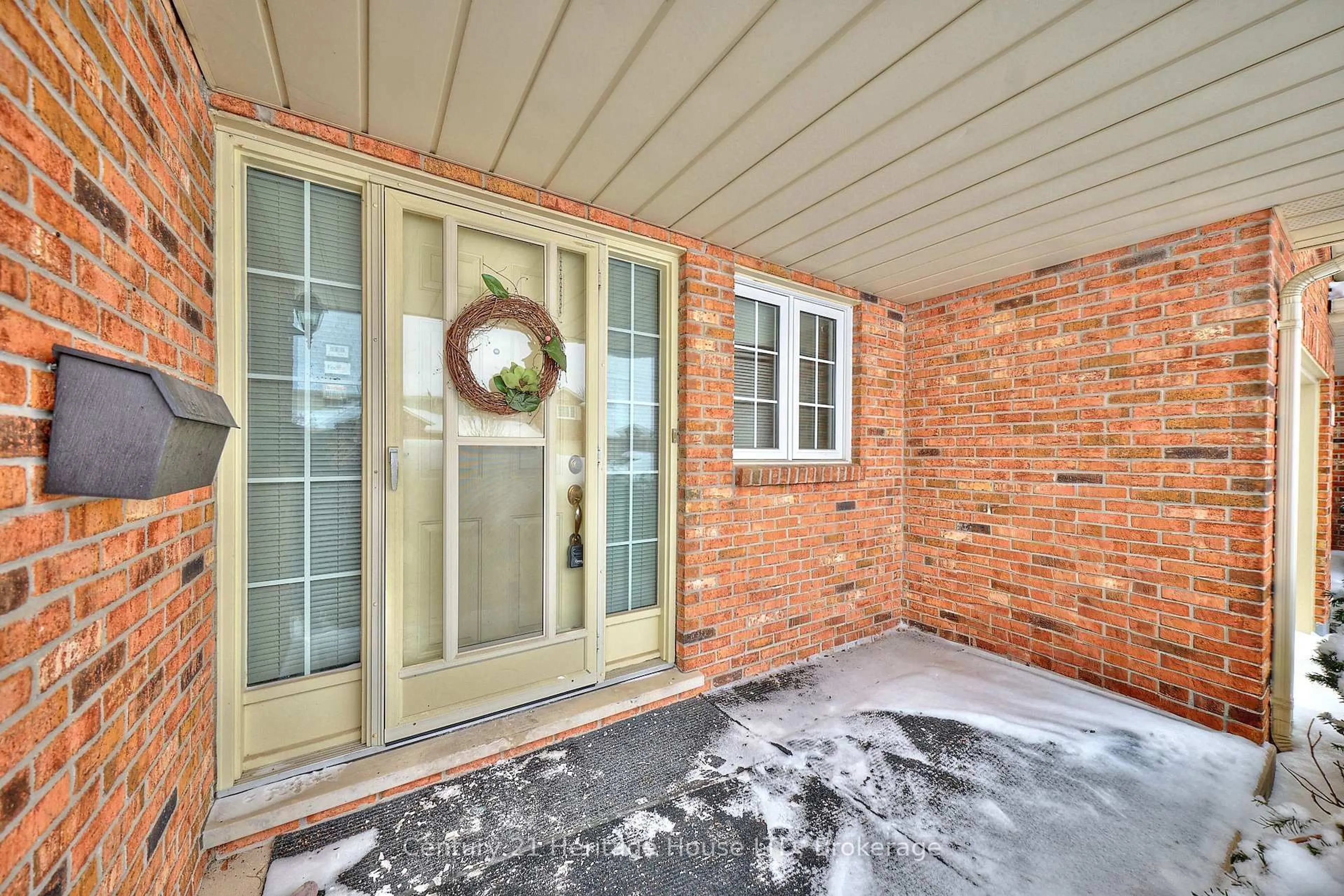 Indoor entryway for 2720 Mewburn Rd #20, Niagara Falls Ontario L2J 4J5