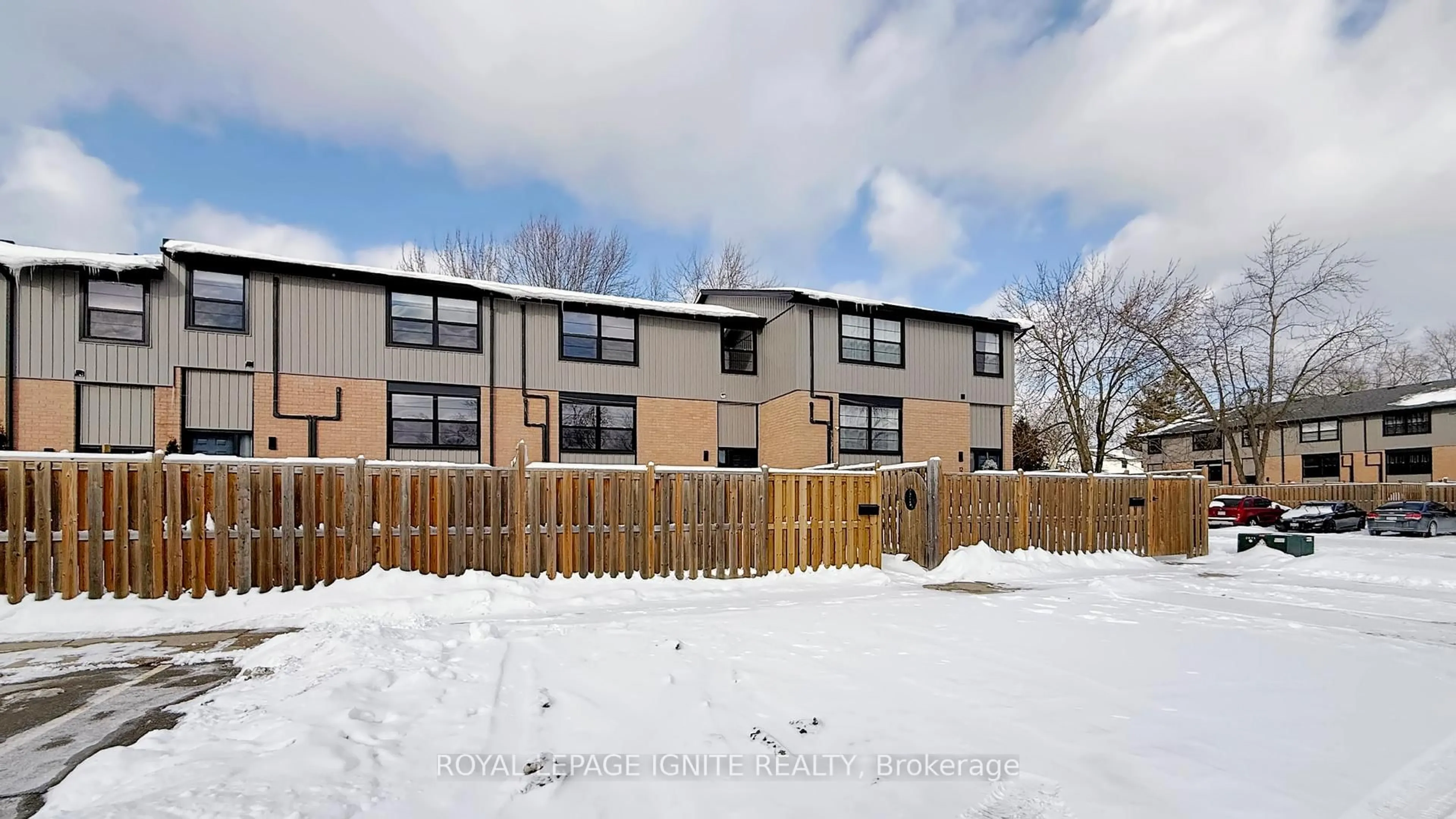 Patio, street for 105 ANDOVER Dr #10, London South Ontario N6J 4B1