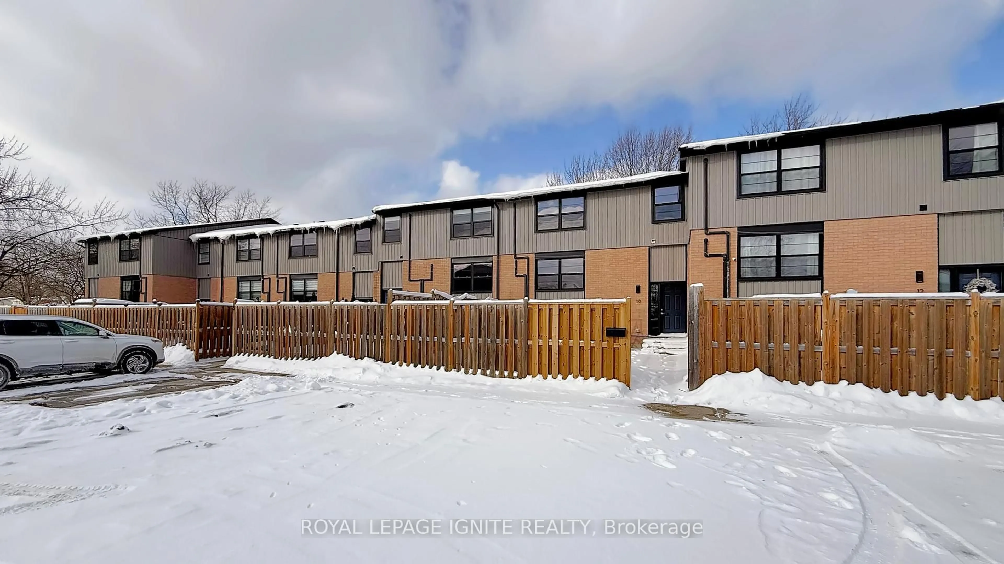 A pic from outside/outdoor area/front of a property/back of a property/a pic from drone, unknown for 105 ANDOVER Dr #10, London South Ontario N6J 4B1