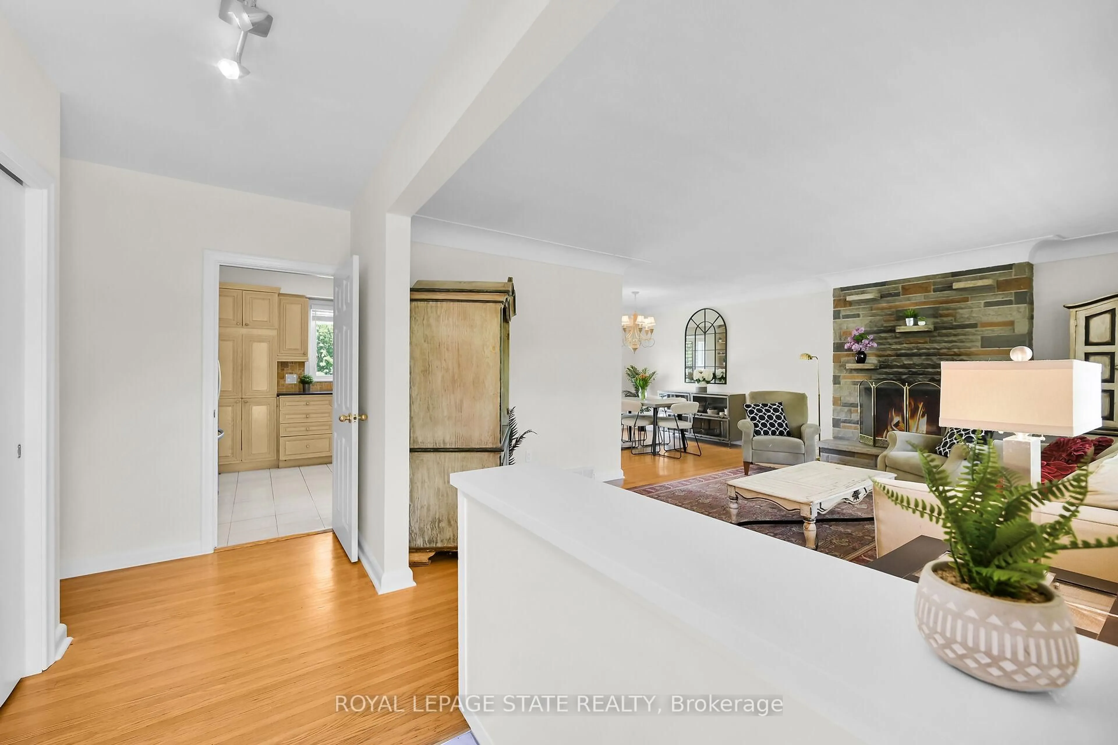 Unknown for 128 Oneida Blvd, Hamilton Ontario L9G 3C9