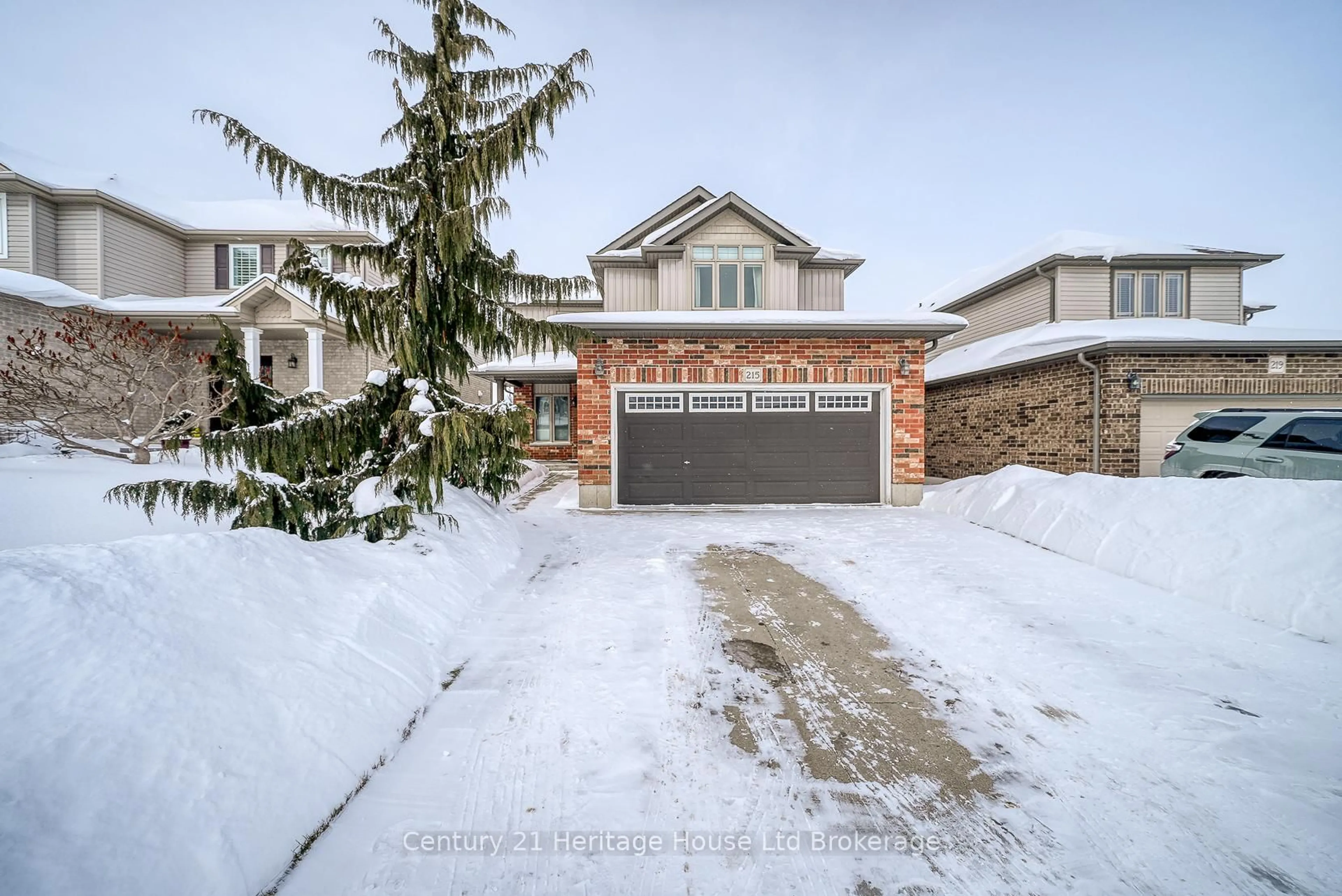 A pic from outside/outdoor area/front of a property/back of a property/a pic from drone, street for 215 Munnoch Blvd, Woodstock Ontario N4T 1V7