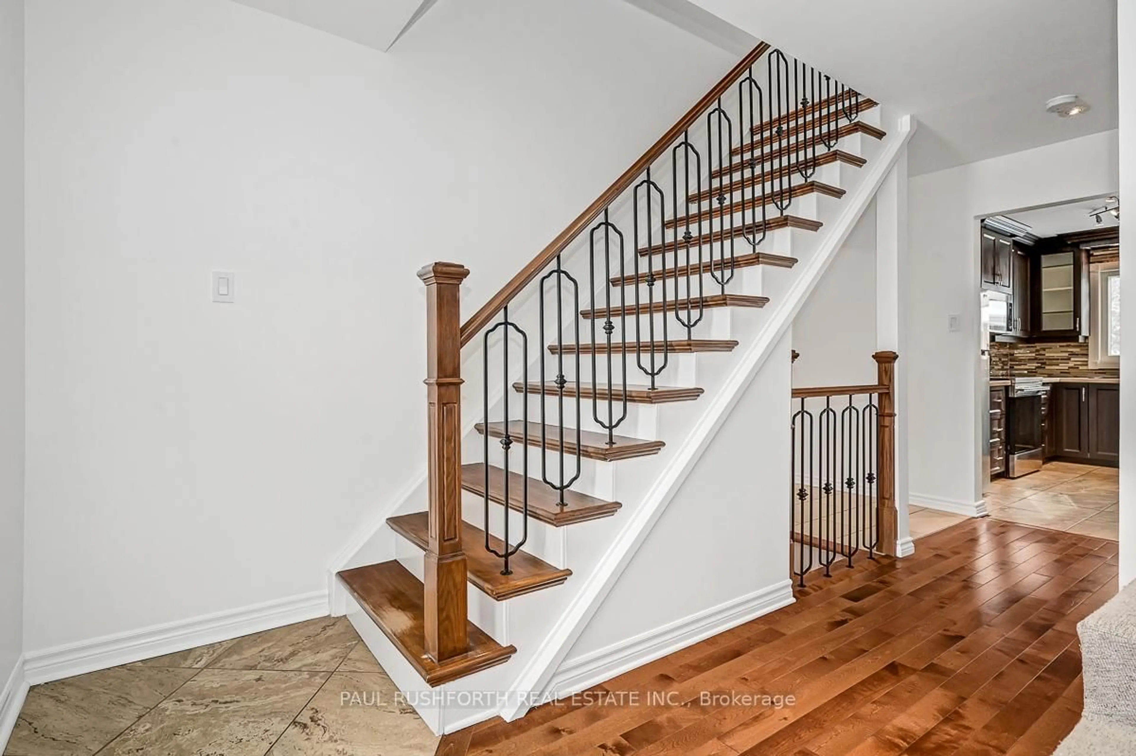 Stairs for 186 Presland Rd, Ottawa Ontario K1K 4J7