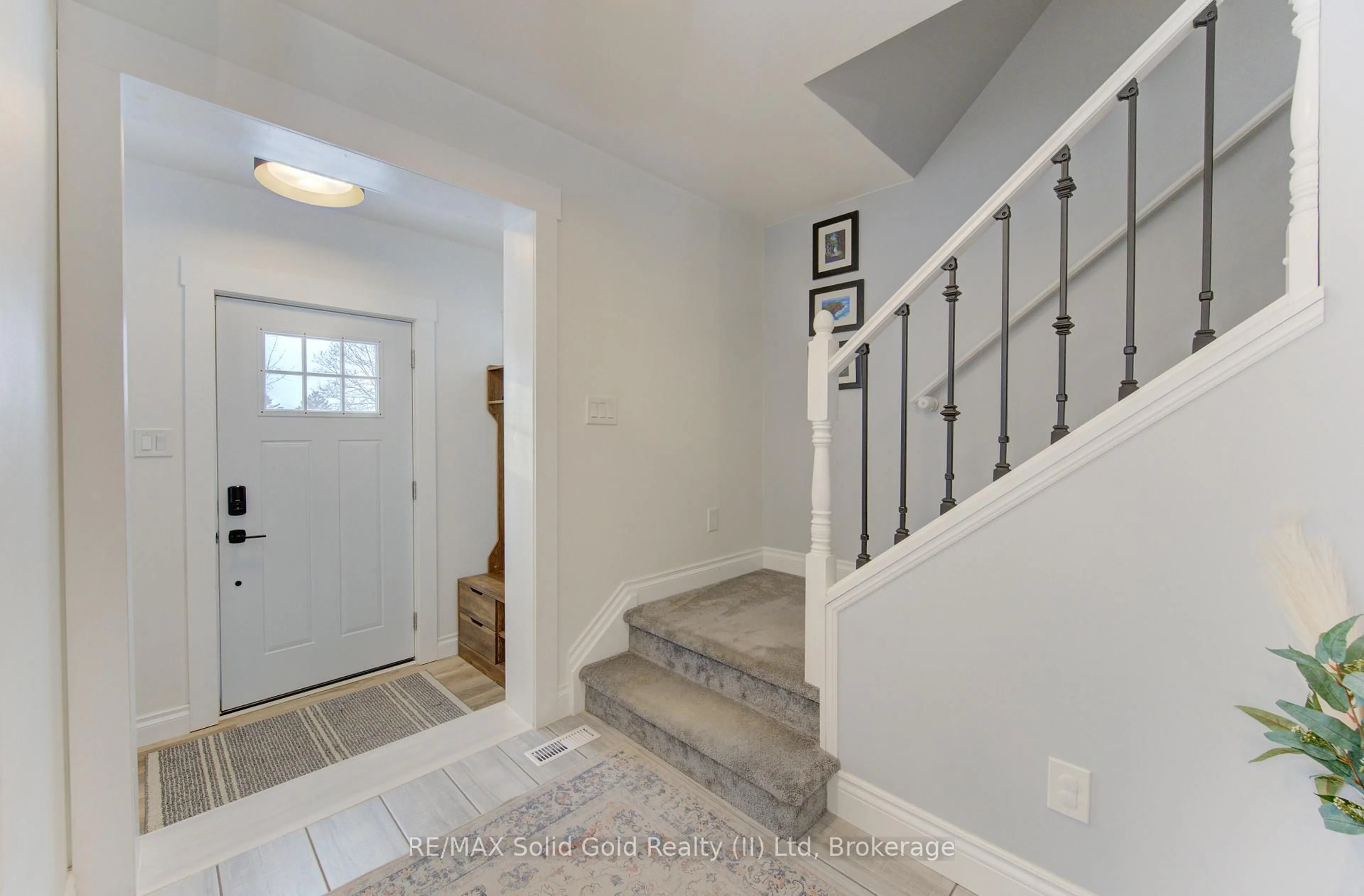 Indoor entryway for 51 Nathaniel Cres, Kitchener Ontario N2P 1L3