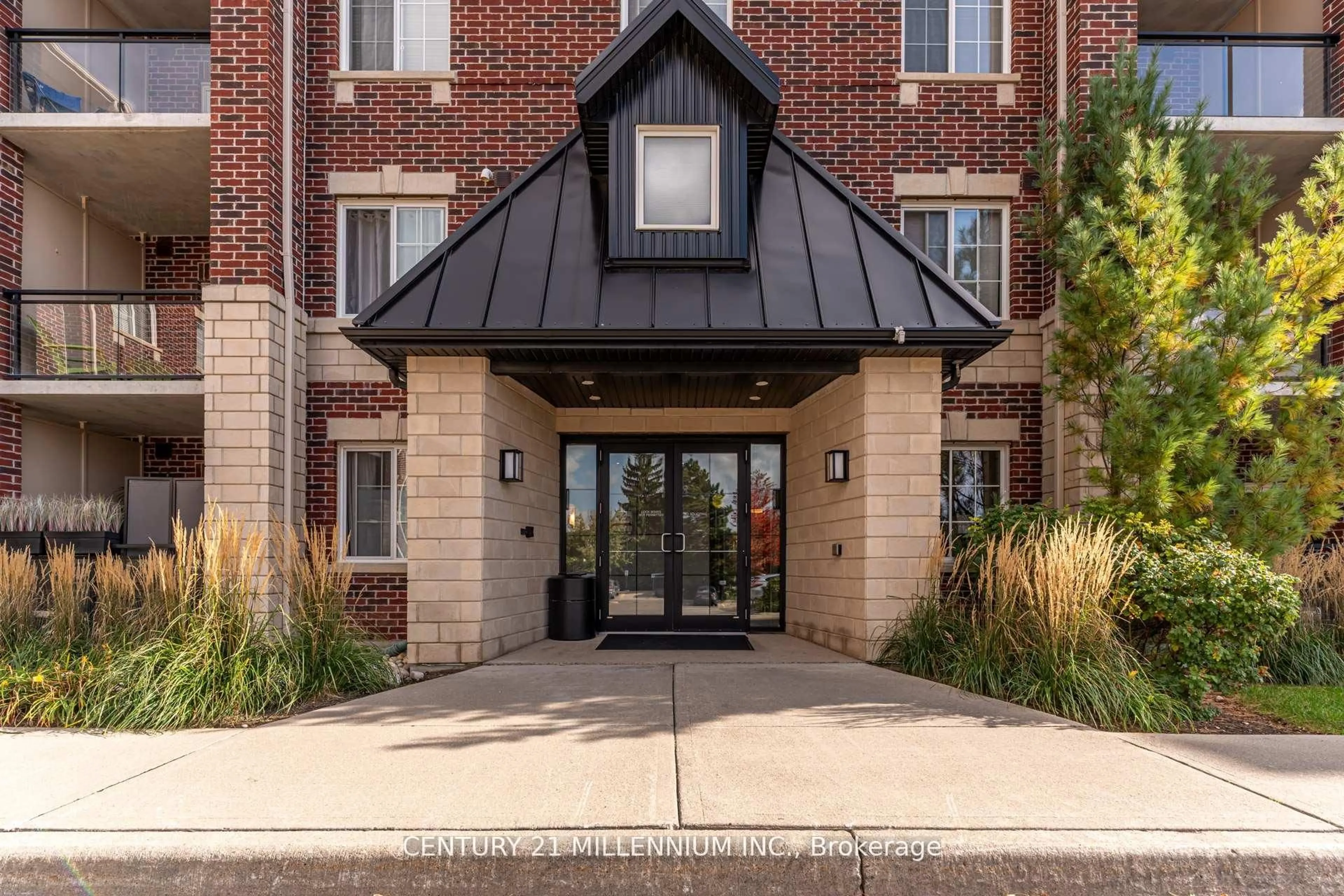 Indoor foyer for 1440 Gordon St #414, Guelph Ontario N1L 1C8