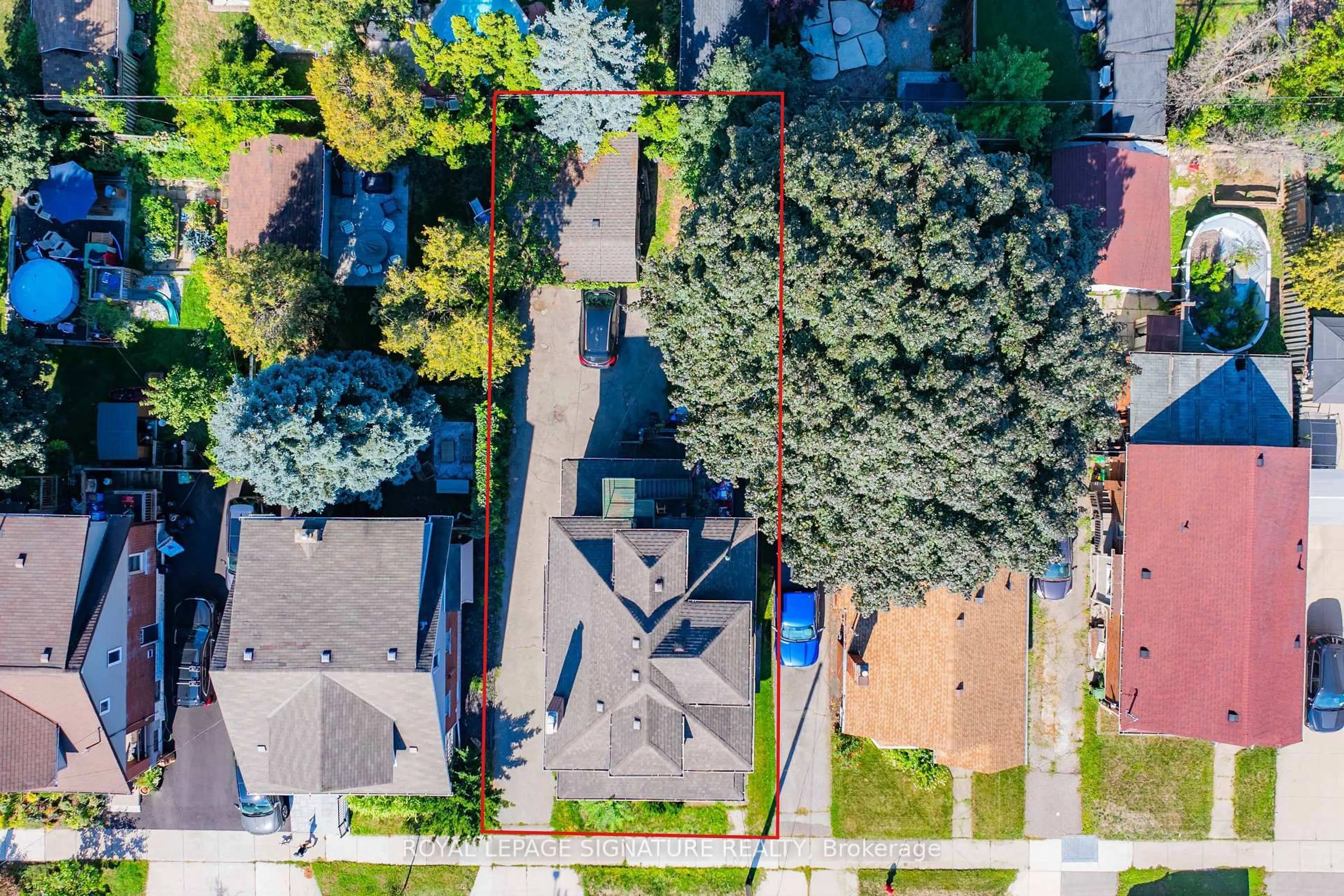 A pic from outside/outdoor area/front of a property/back of a property/a pic from drone, street for 74 Kenilworth Ave, Hamilton Ontario L8K 2S9