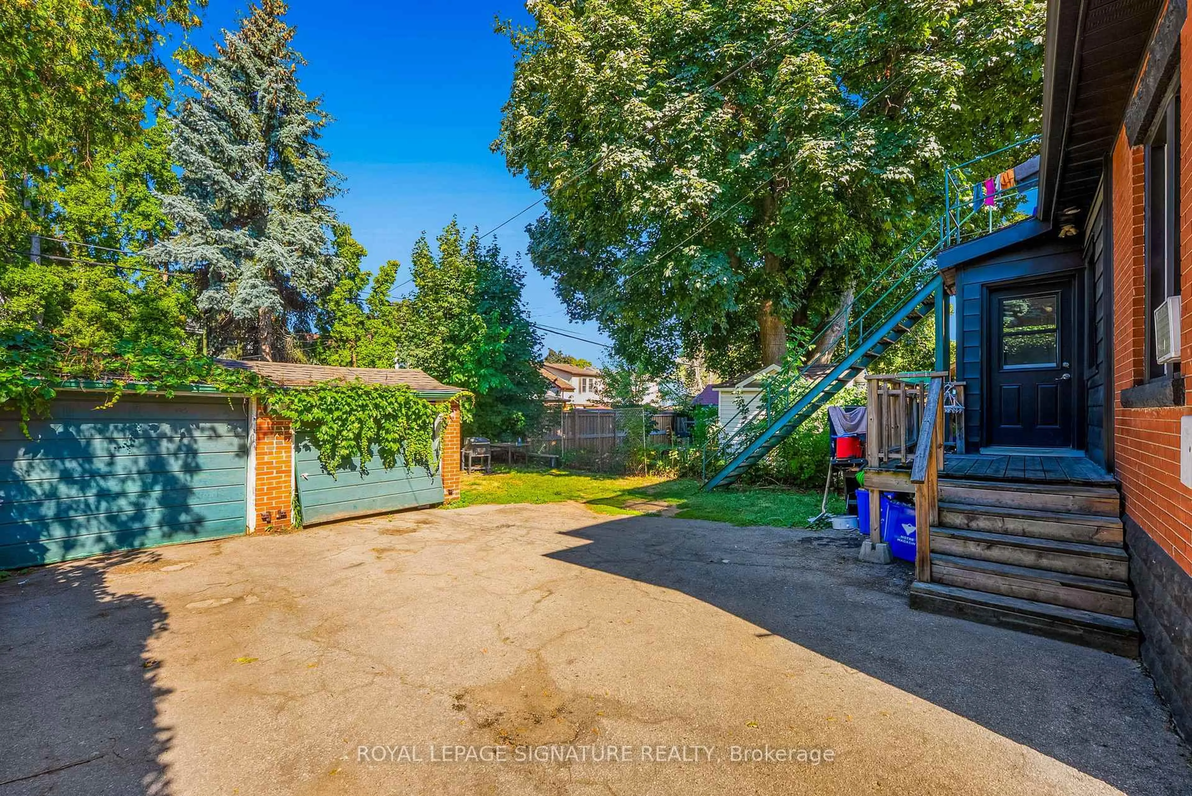 A pic from outside/outdoor area/front of a property/back of a property/a pic from drone, street for 74 Kenilworth Ave, Hamilton Ontario L8K 2S9