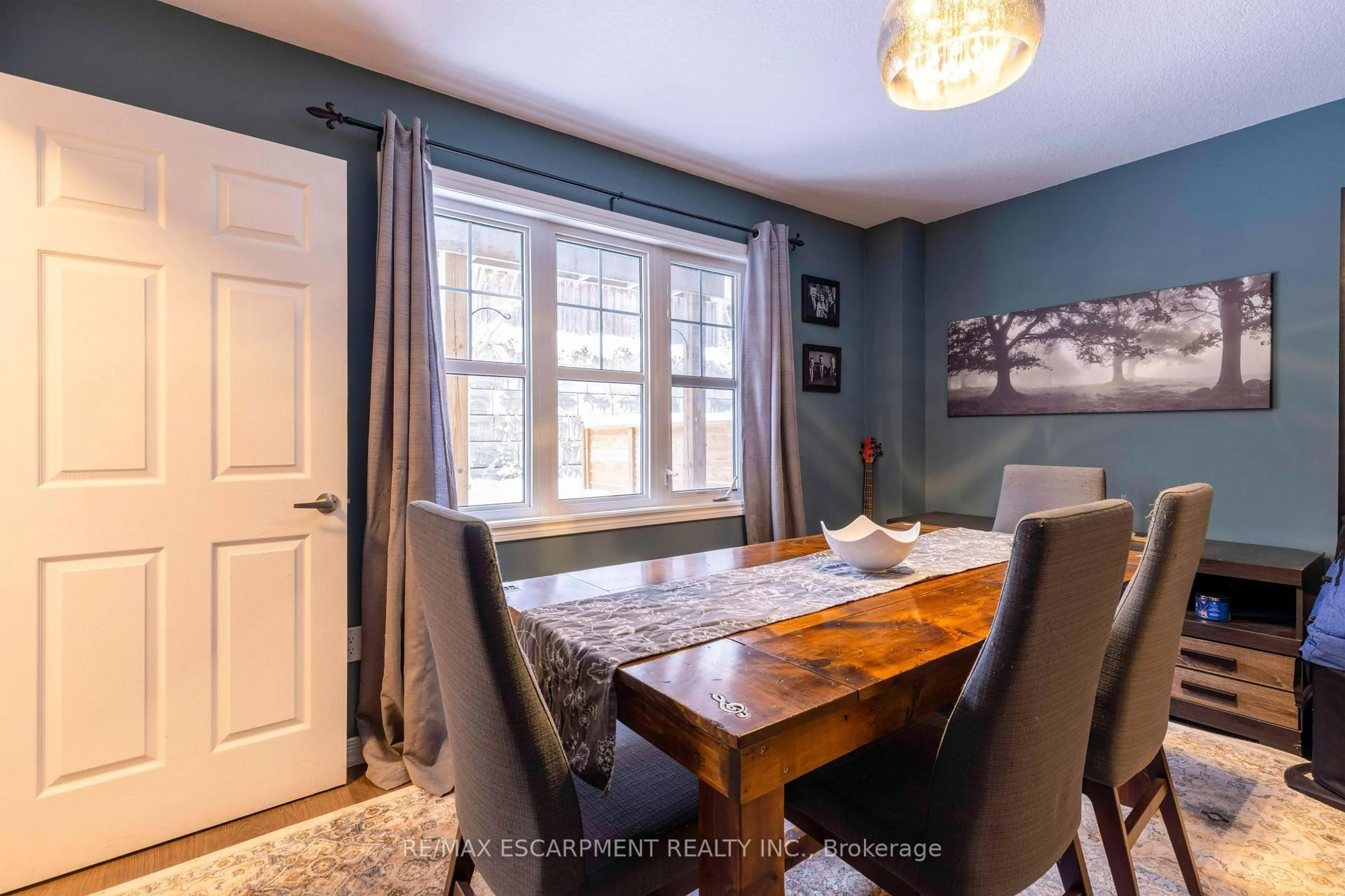 Dining room, wood/laminate floor for 701 Homer Watson Blvd #38, Kitchener Ontario N2C 0B5