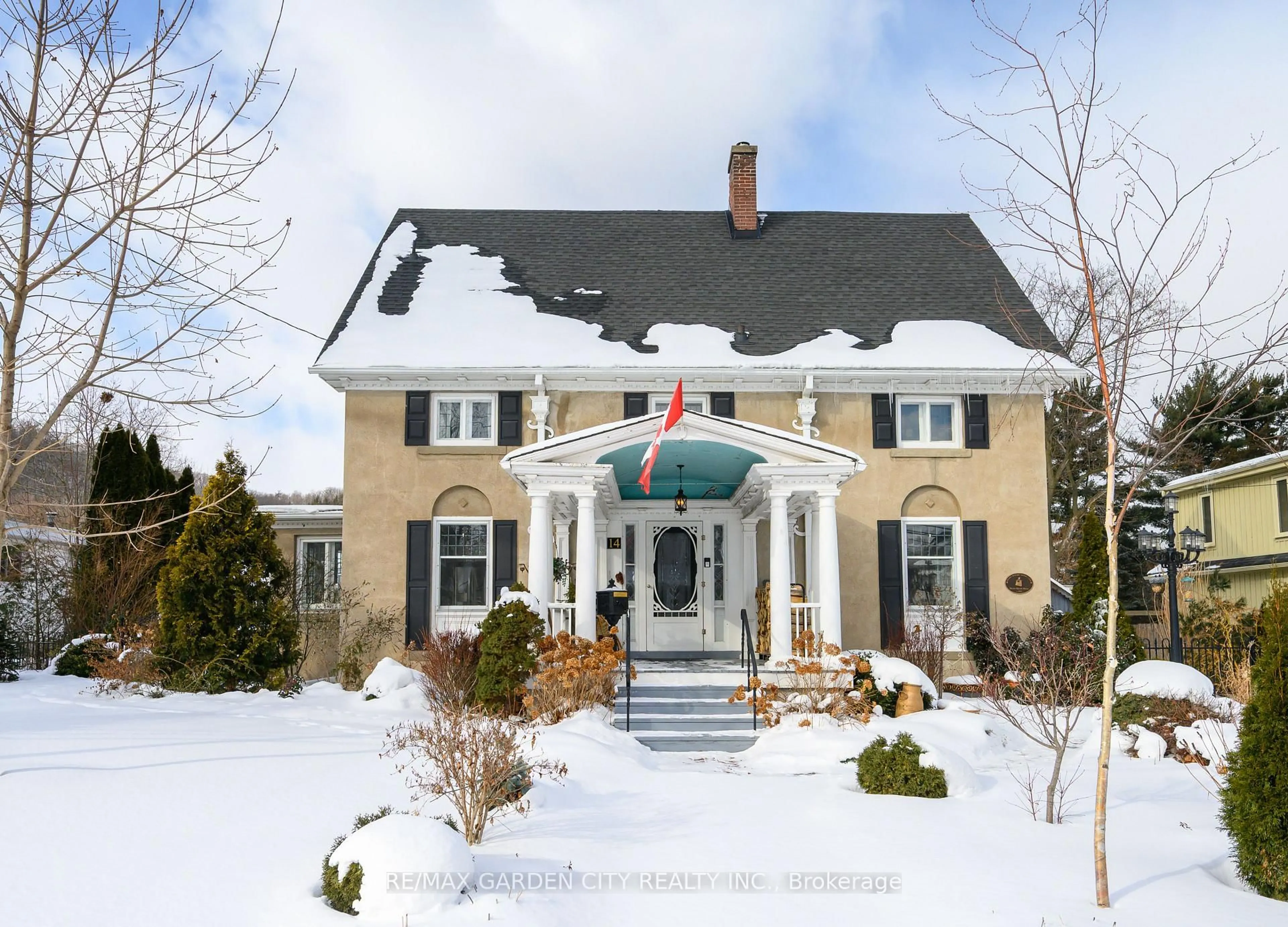 Home with brick exterior material, unknown for 14 ROBINSON St, Grimsby Ontario L3M 3C4