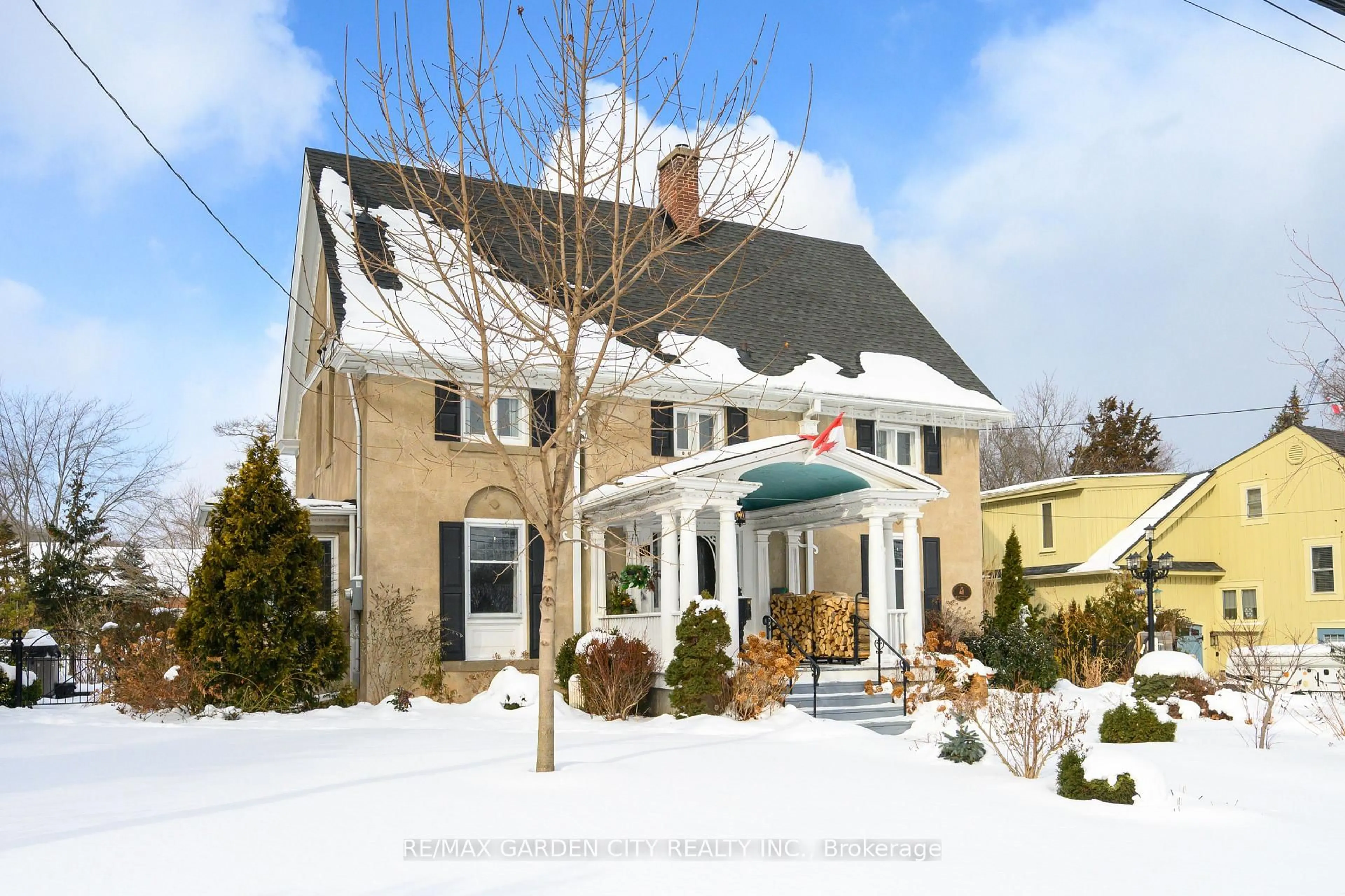 Unknown for 14 ROBINSON St, Grimsby Ontario L3M 3C4