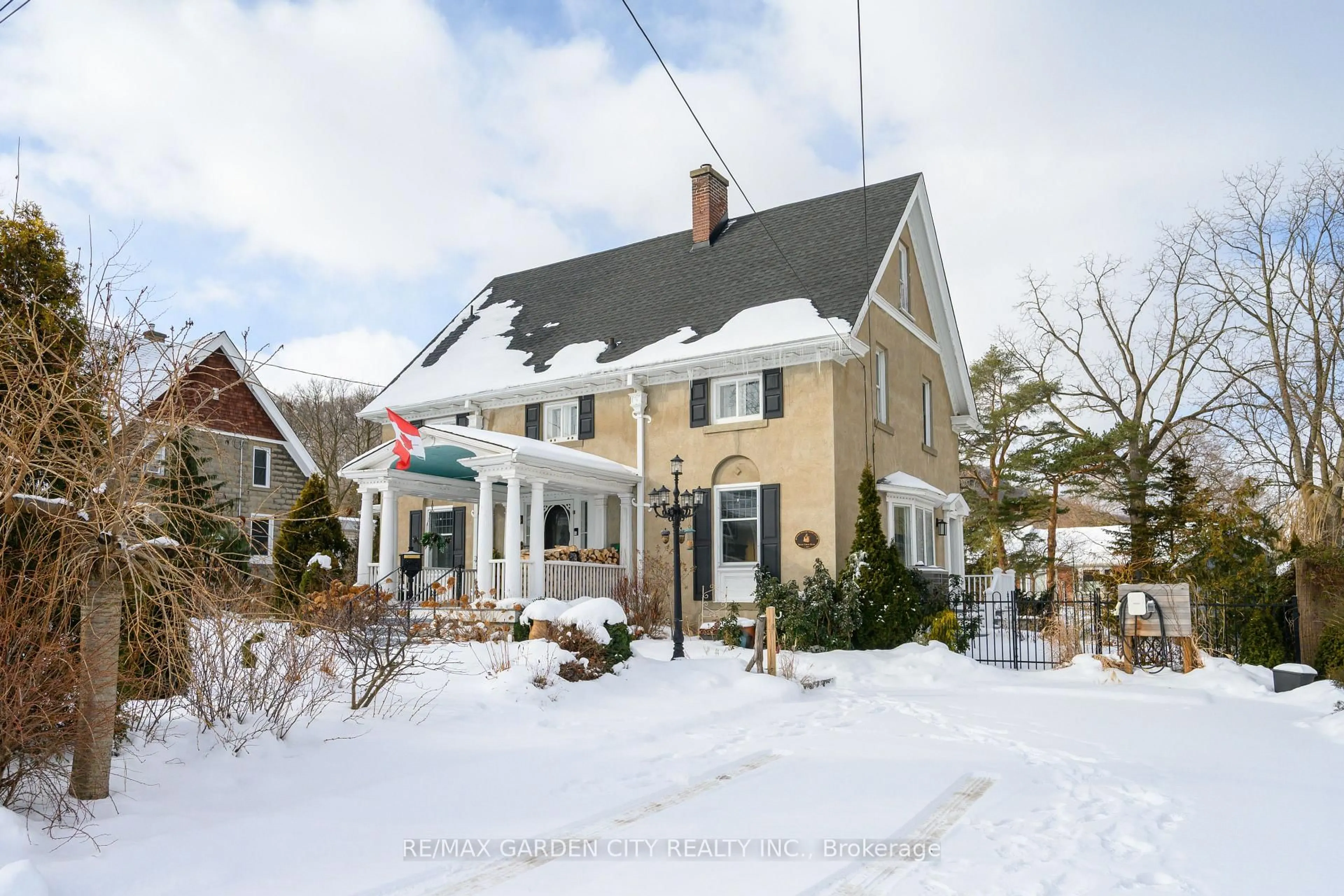 Unknown for 14 ROBINSON St, Grimsby Ontario L3M 3C4